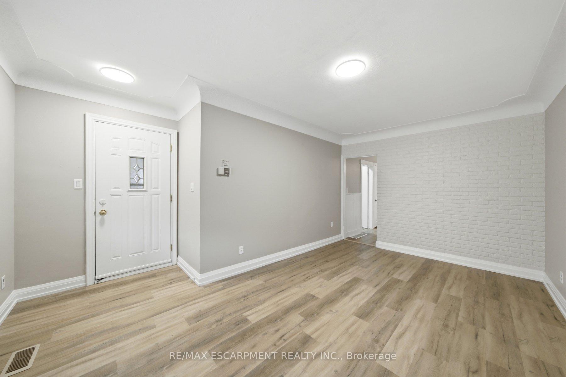 Photo 4 of 81 Cambridge Avenue, Hamilton, Crown Point — HOMEH