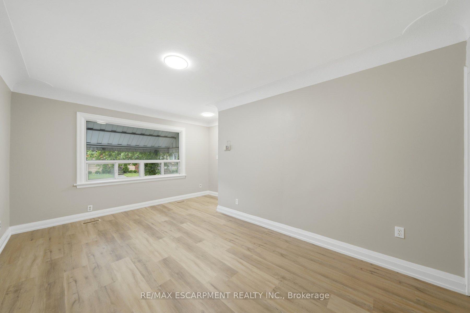 Photo 5 of 81 Cambridge Avenue, Hamilton, Crown Point — HOMEH