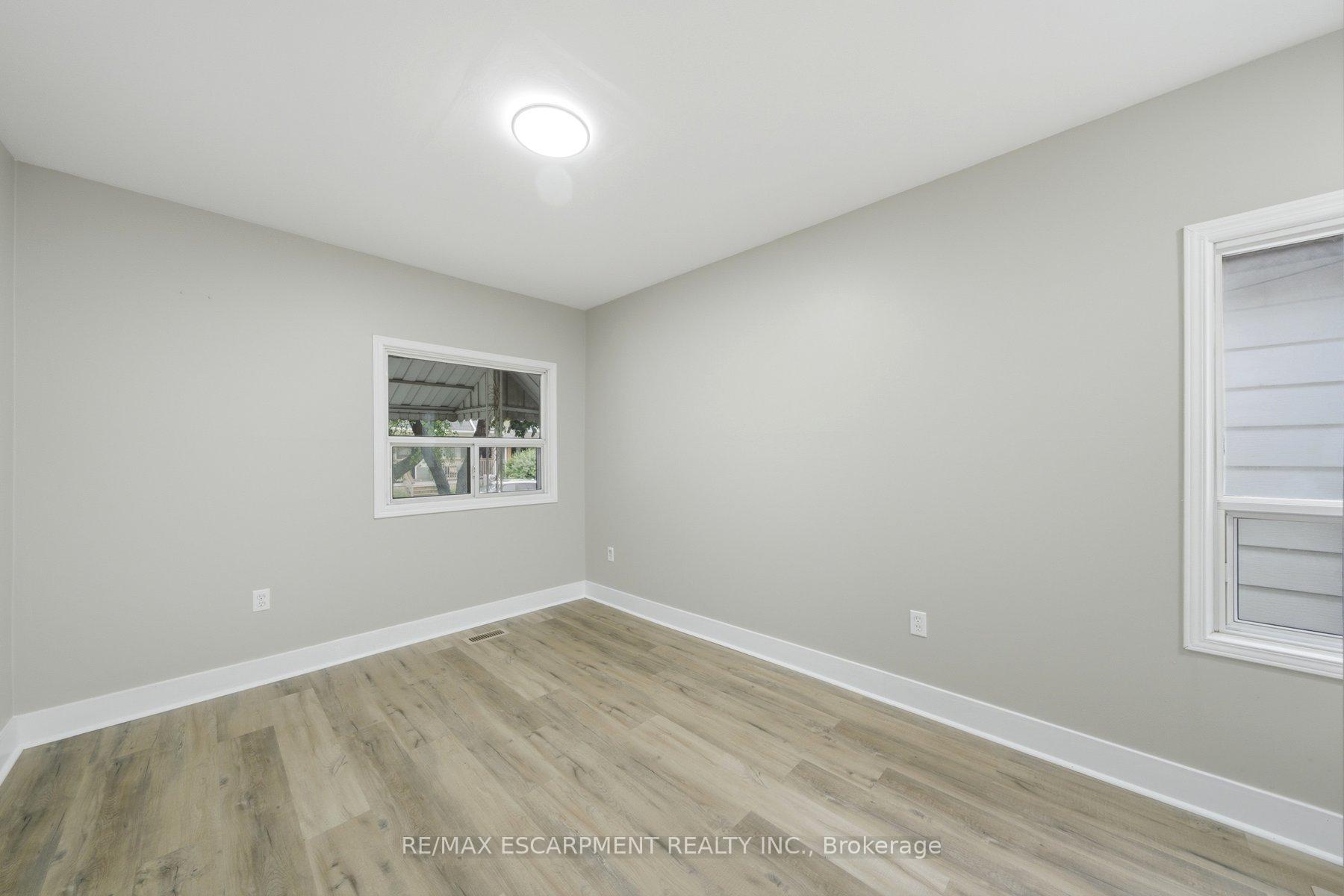 Photo 7 of 81 Cambridge Avenue, Hamilton, Crown Point — HOMEH