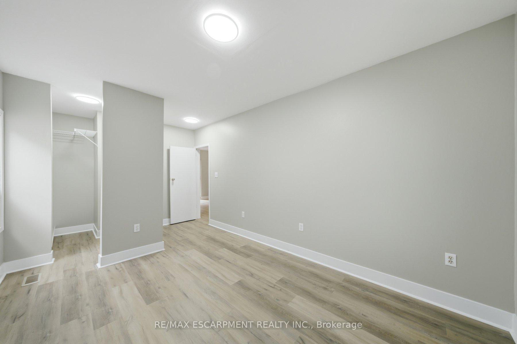 Photo 8 of 81 Cambridge Avenue, Hamilton, Crown Point — HOMEH