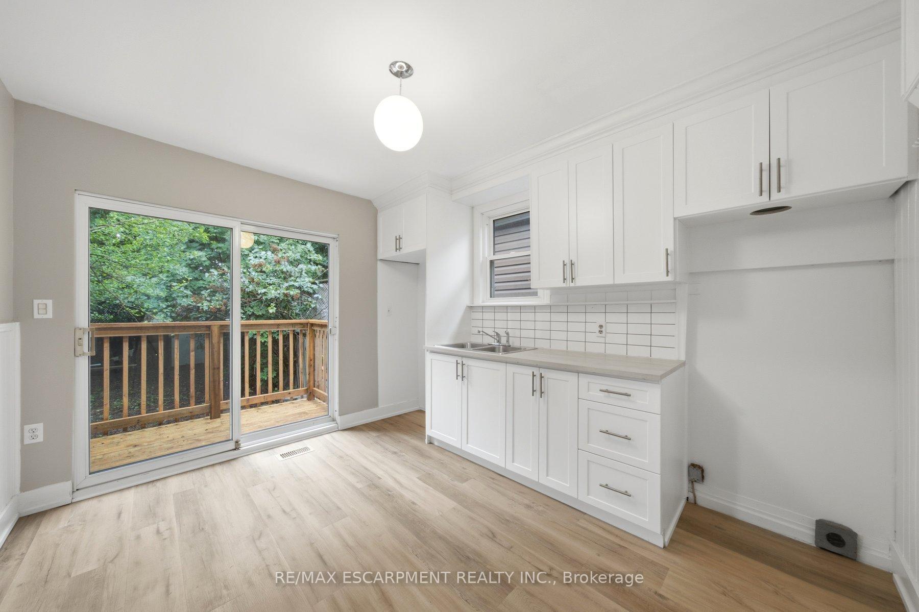 Photo 11 of 81 Cambridge Avenue, Hamilton, Crown Point — HOMEH