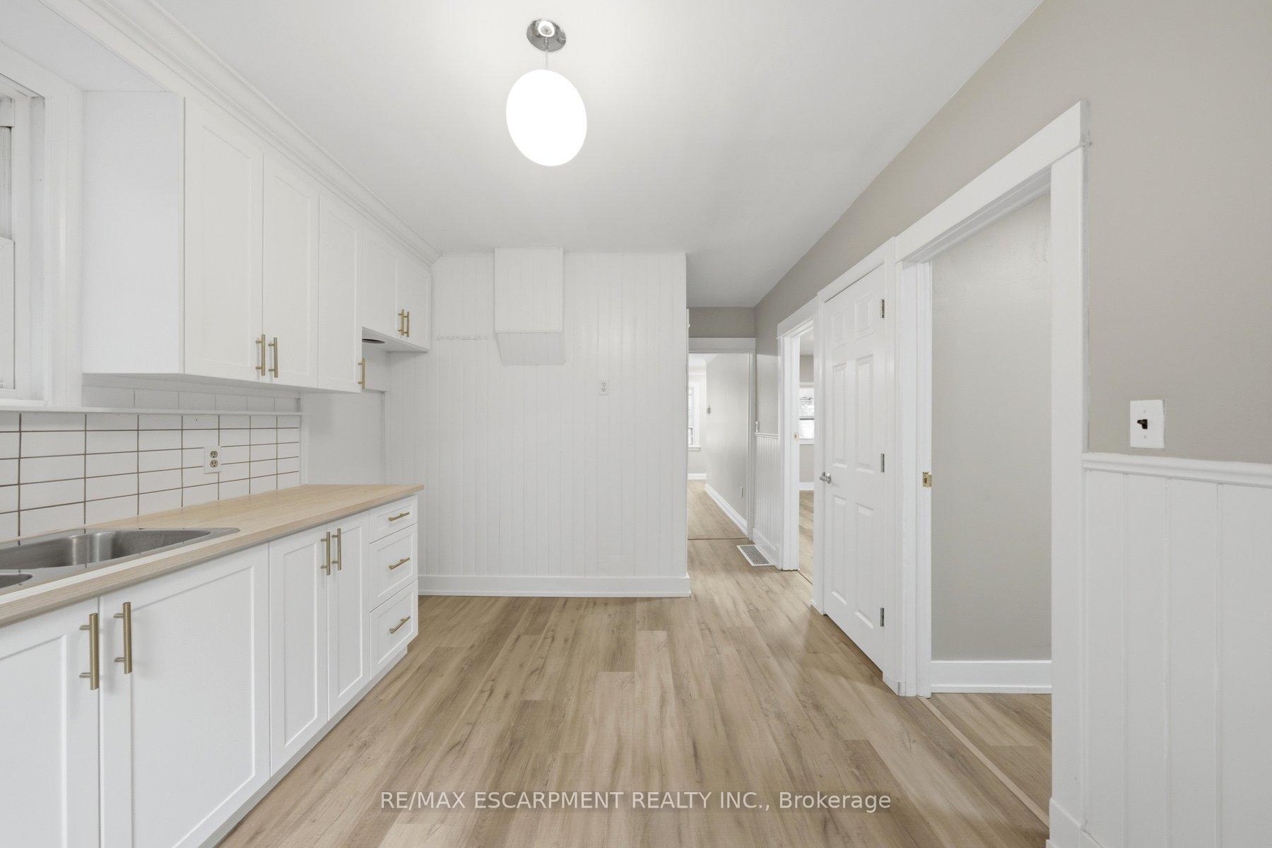 Photo 14 of 81 Cambridge Avenue, Hamilton, Crown Point — HOMEH