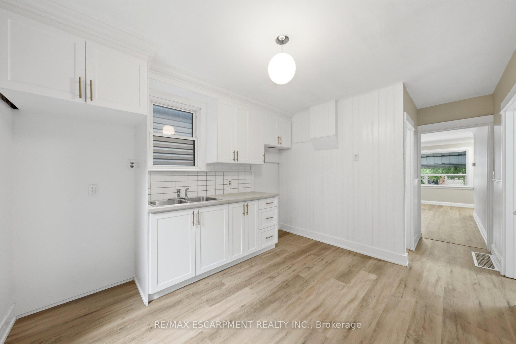 Photo 15 of 81 Cambridge Avenue, Hamilton, Crown Point — HOMEH