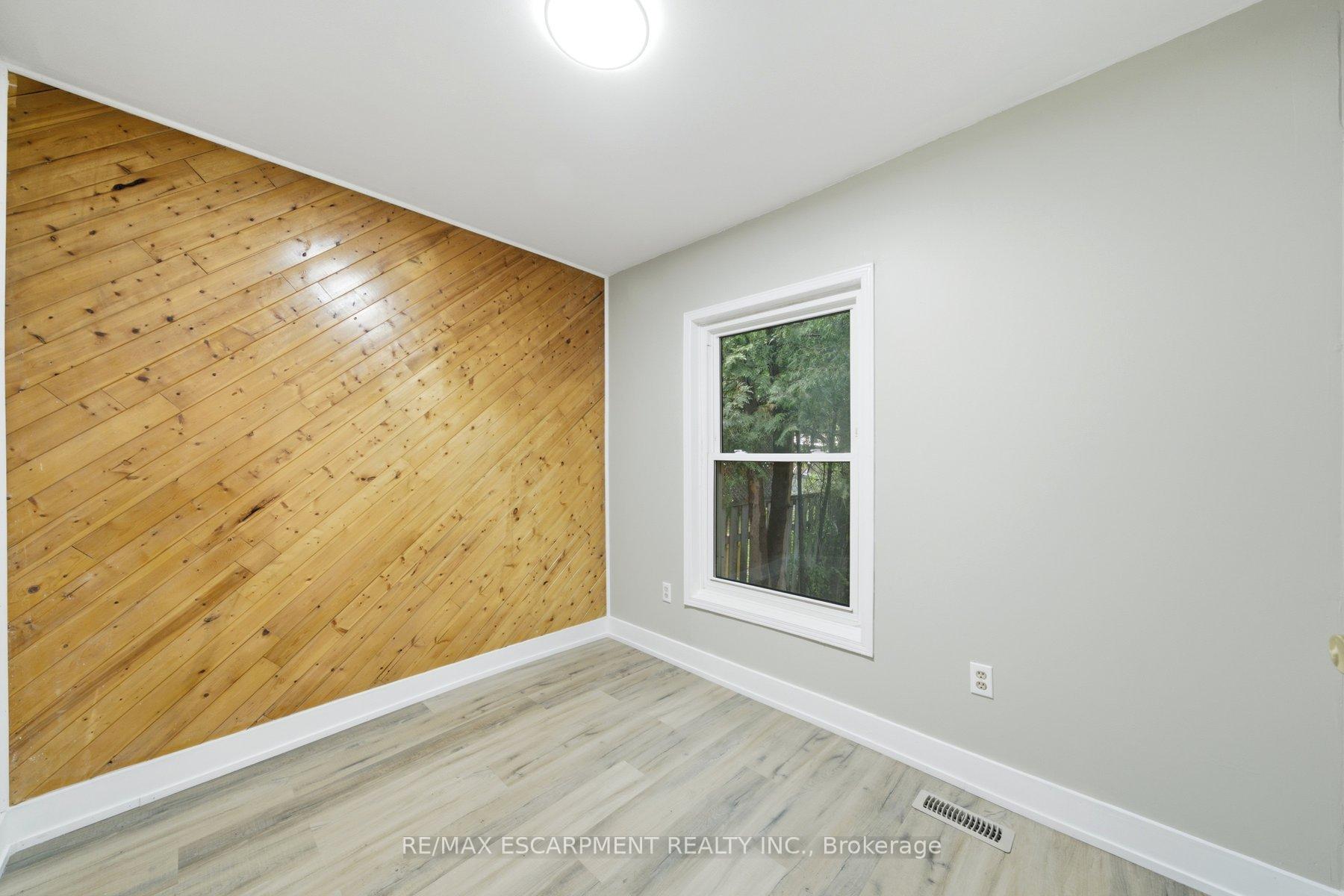 Photo 16 of 81 Cambridge Avenue, Hamilton, Crown Point — HOMEH