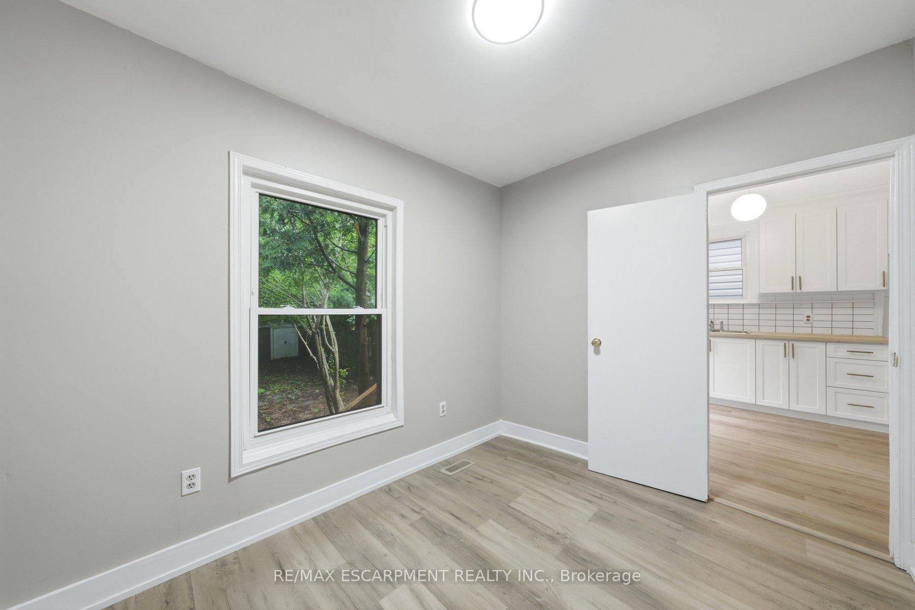 Photo 17 of 81 Cambridge Avenue, Hamilton, Crown Point — HOMEH