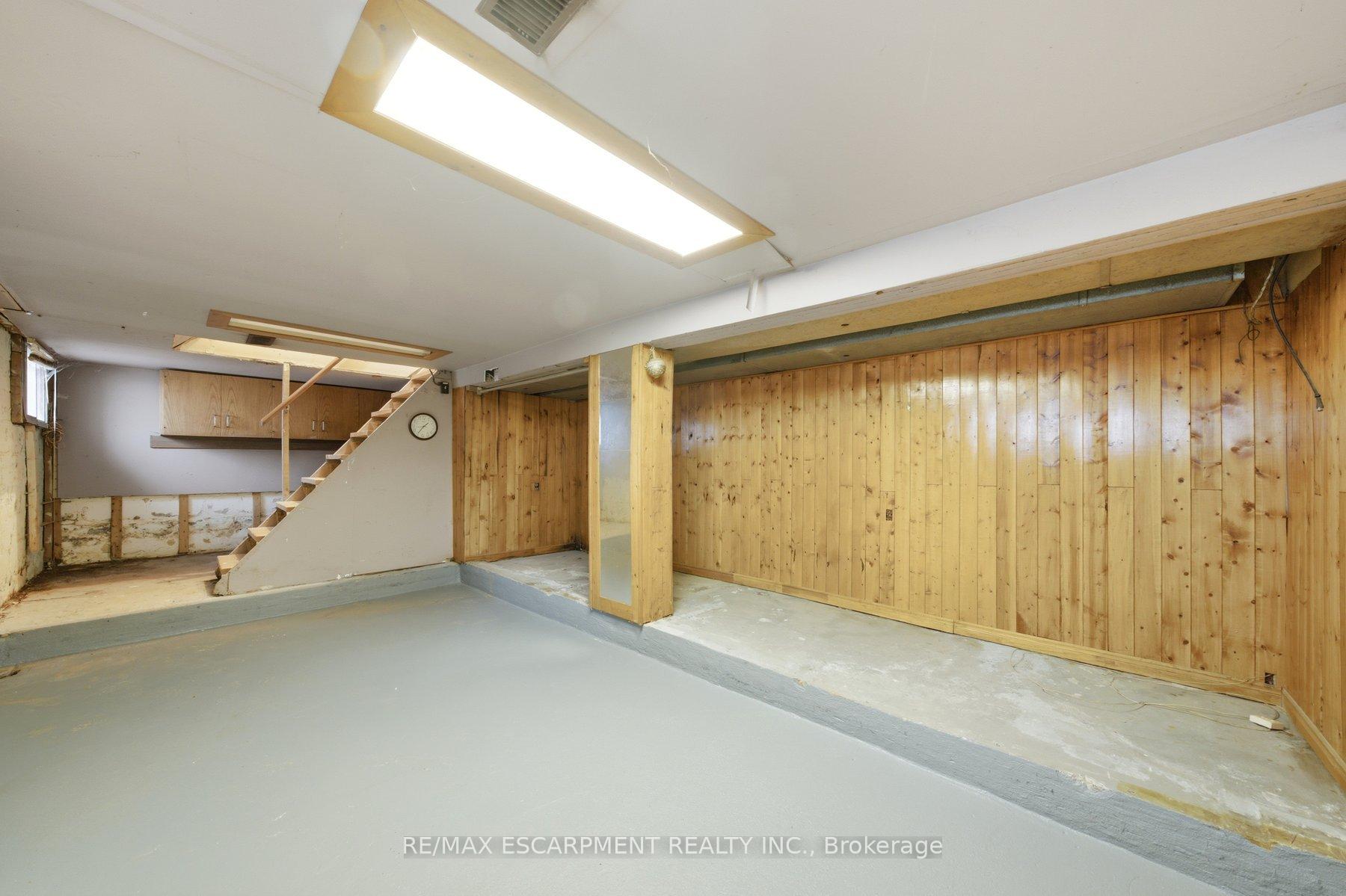 Photo 18 of 81 Cambridge Avenue, Hamilton, Crown Point — HOMEH