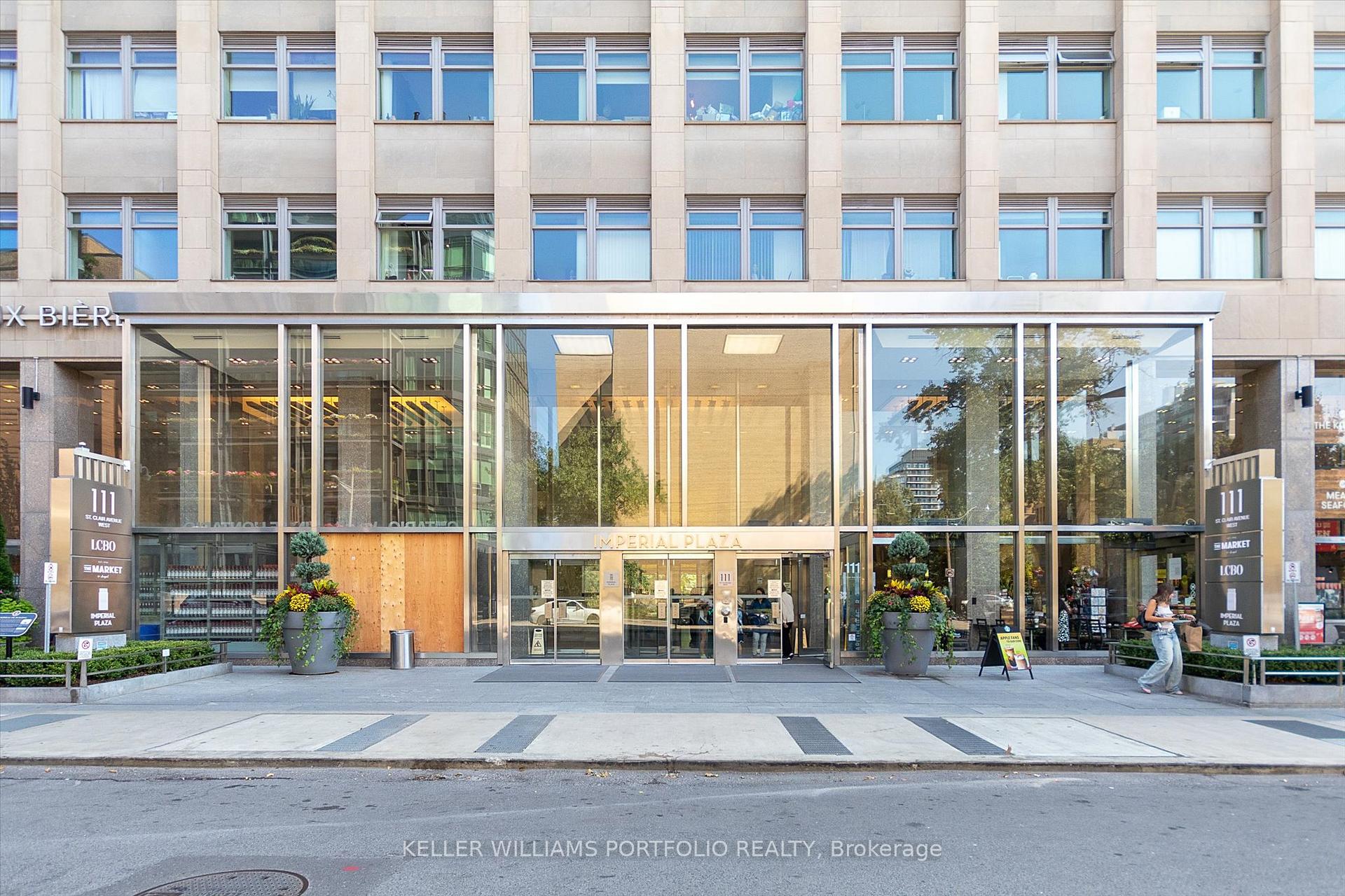 Photo 3 of Unit 932, 111 St Clair Avenue W, Toronto, Yonge-St. Clair — HOMEH