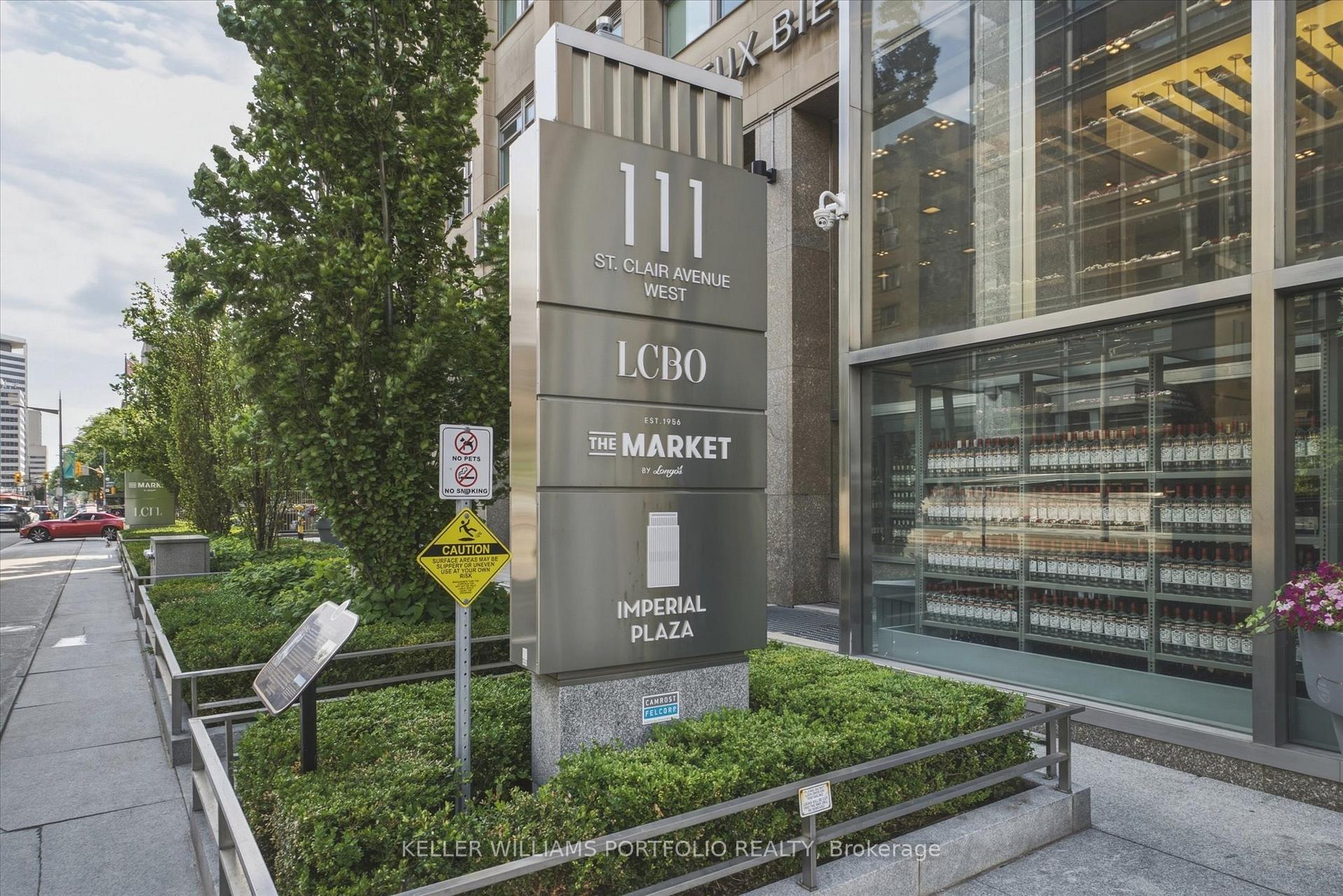 Photo 4 of Unit 932, 111 St Clair Avenue W, Toronto, Yonge-St. Clair — HOMEH