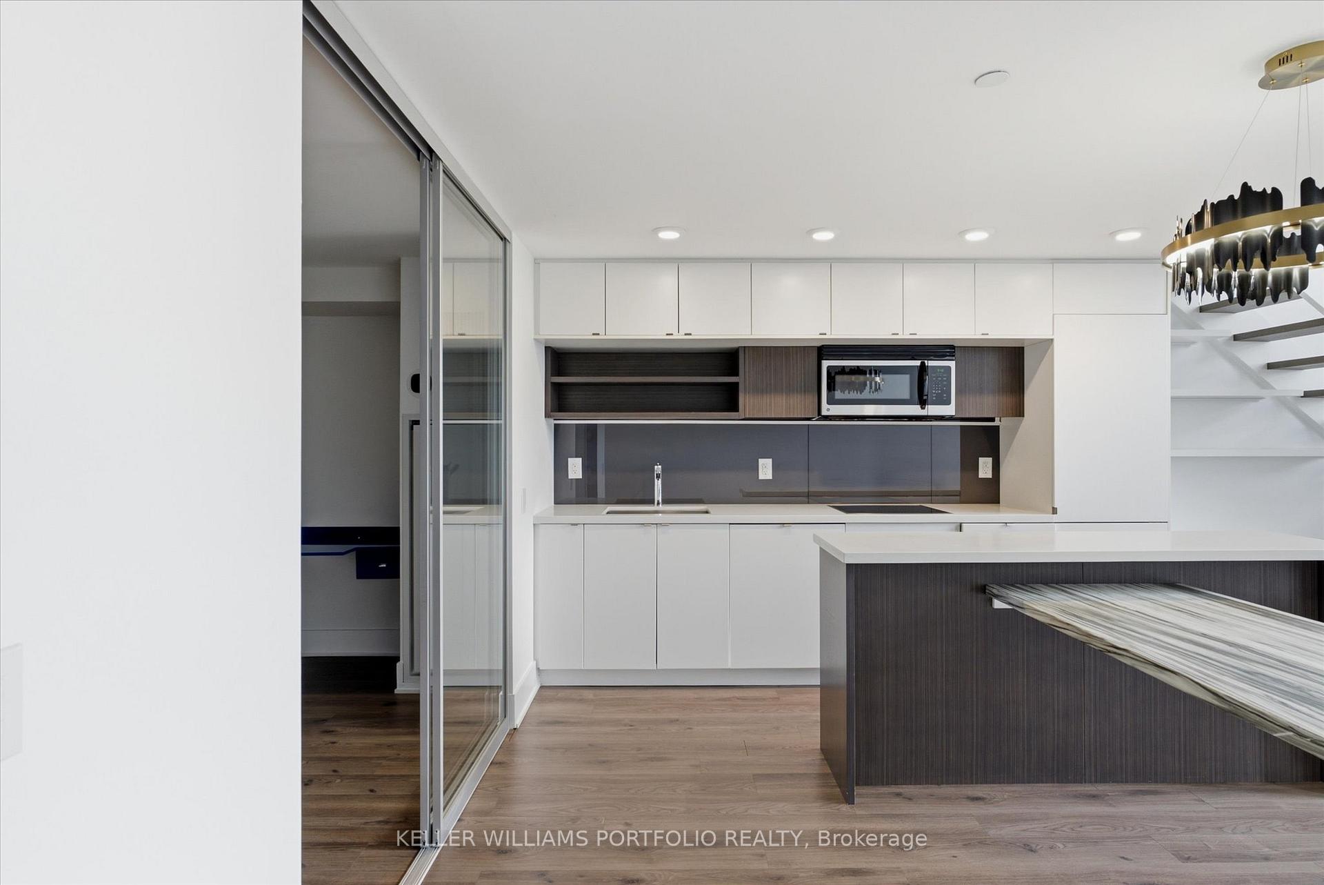 Photo 18 of Unit 932, 111 St Clair Avenue W, Toronto, Yonge-St. Clair — HOMEH