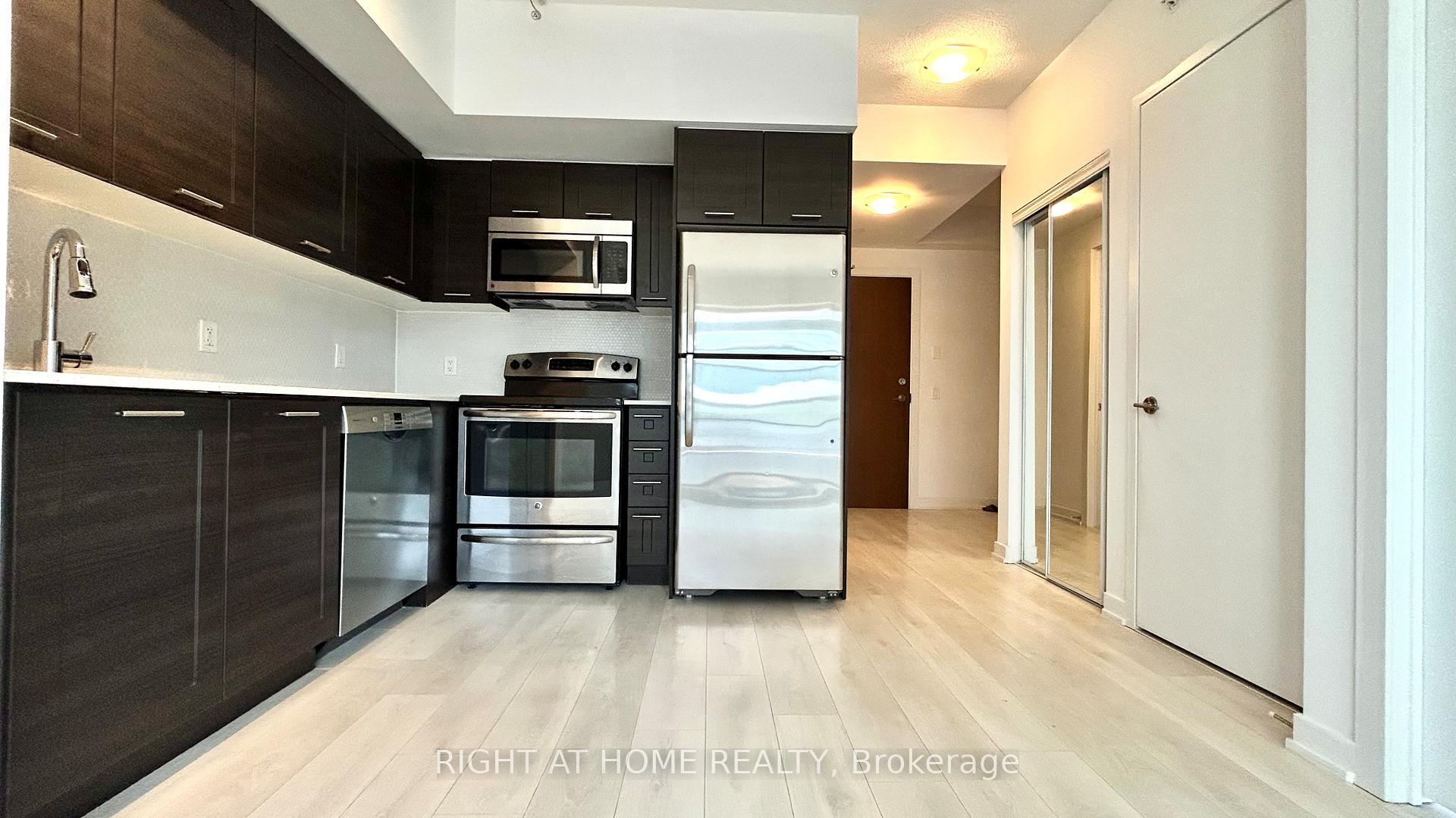 Front of Unit 613, 2212 Lake Shore Boulevard W