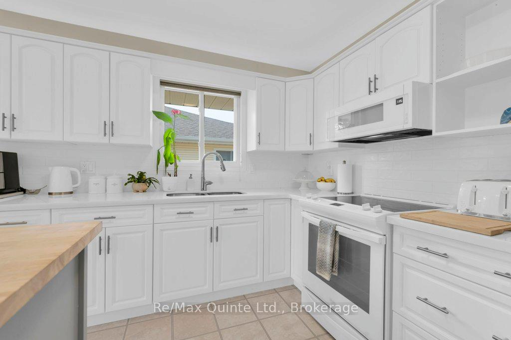 Photo 5 of 2 Heritage Drive, Prince Edward County, Wellington Ward — HOMEH