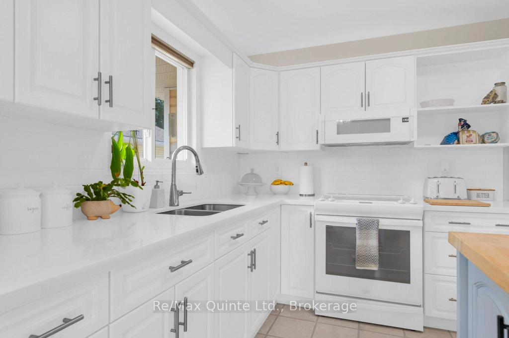 Photo 6 of 2 Heritage Drive, Prince Edward County, Wellington Ward — HOMEH