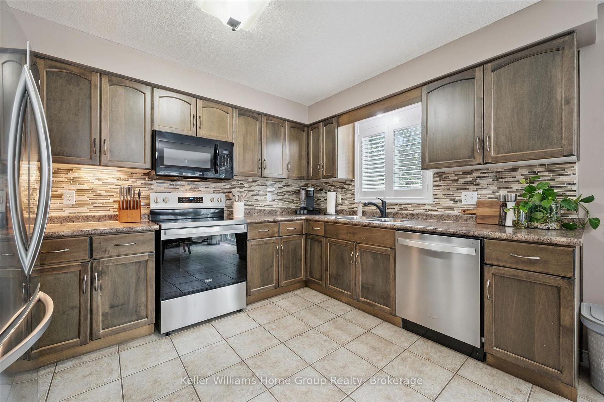 Photo 13 of Unit 14, 210 Dawn Avenue, Guelph, Clairfields/Hanlon Business Park — HOMEH