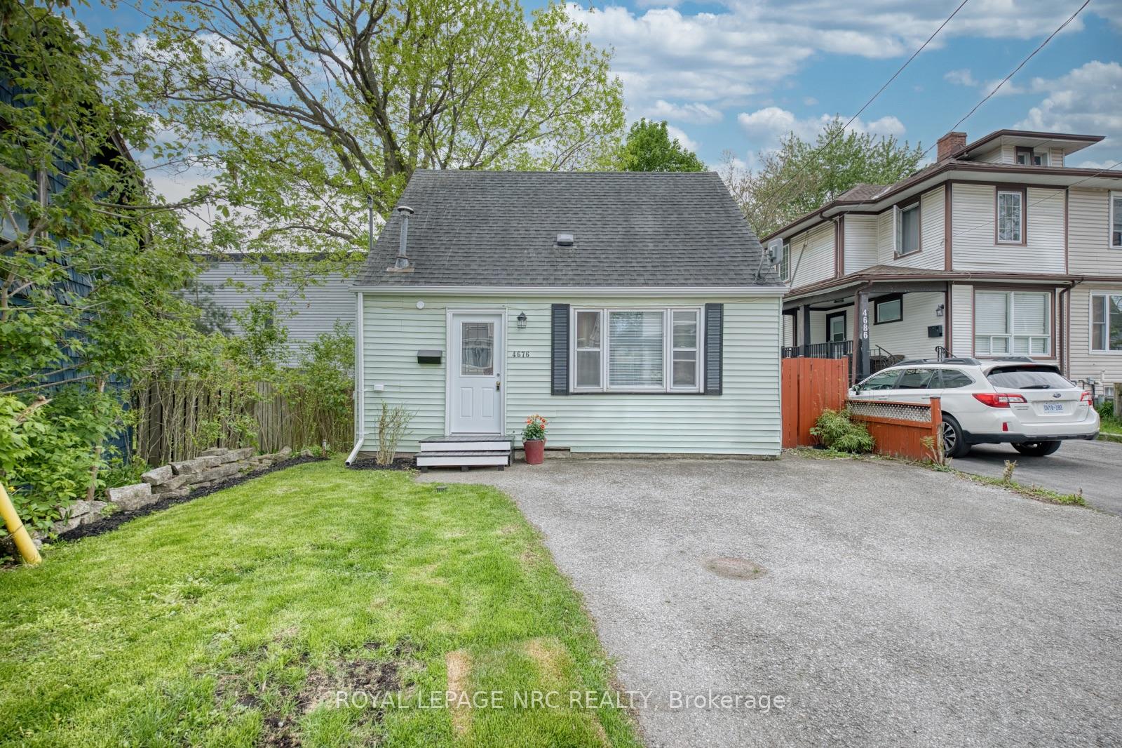 Photo 1 of 4676 McDougall Crescent, Niagara Falls, Downtown — HOMEH