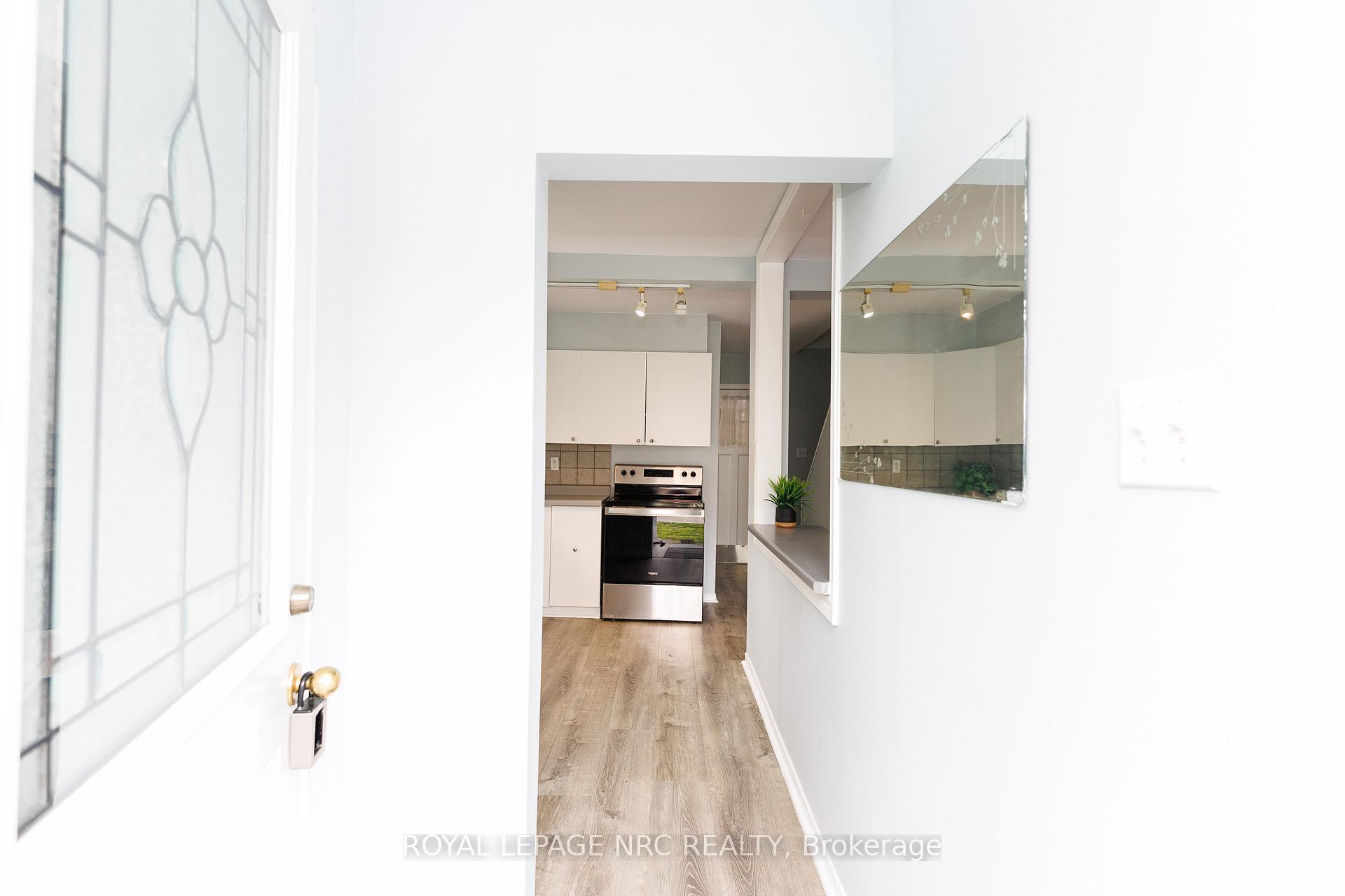 Photo 3 of 4676 McDougall Crescent, Niagara Falls, Downtown — HOMEH