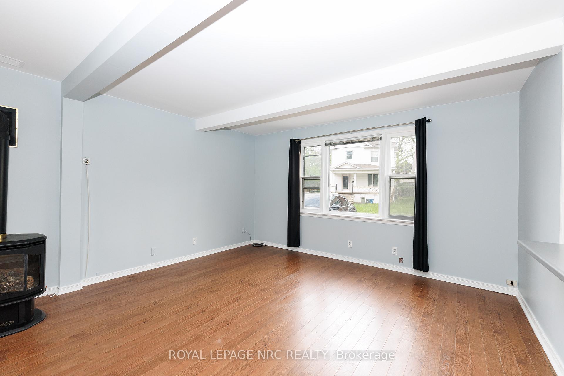 Photo 8 of 4676 McDougall Crescent, Niagara Falls, Downtown — HOMEH
