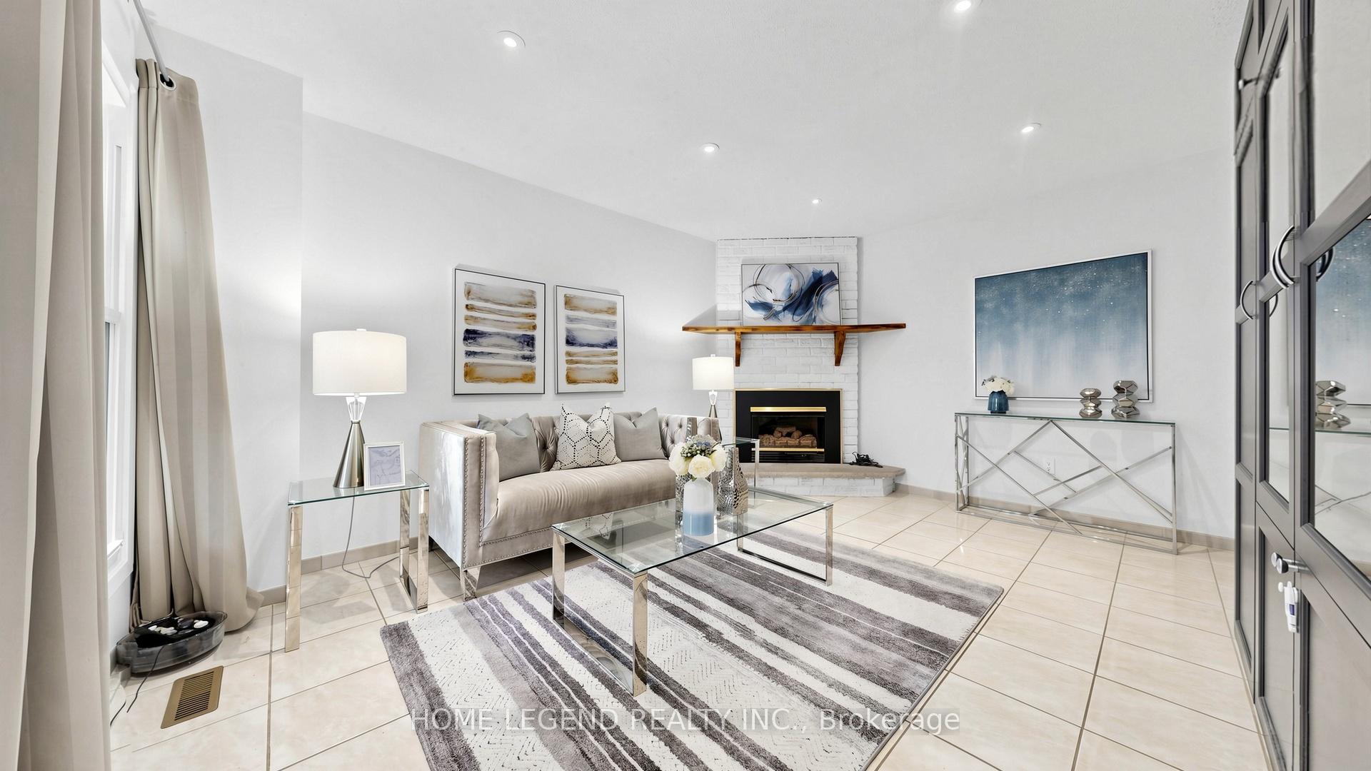 Photo 5 of 79 Upton Crescent, Markham, Milliken Mills West — HOMEH