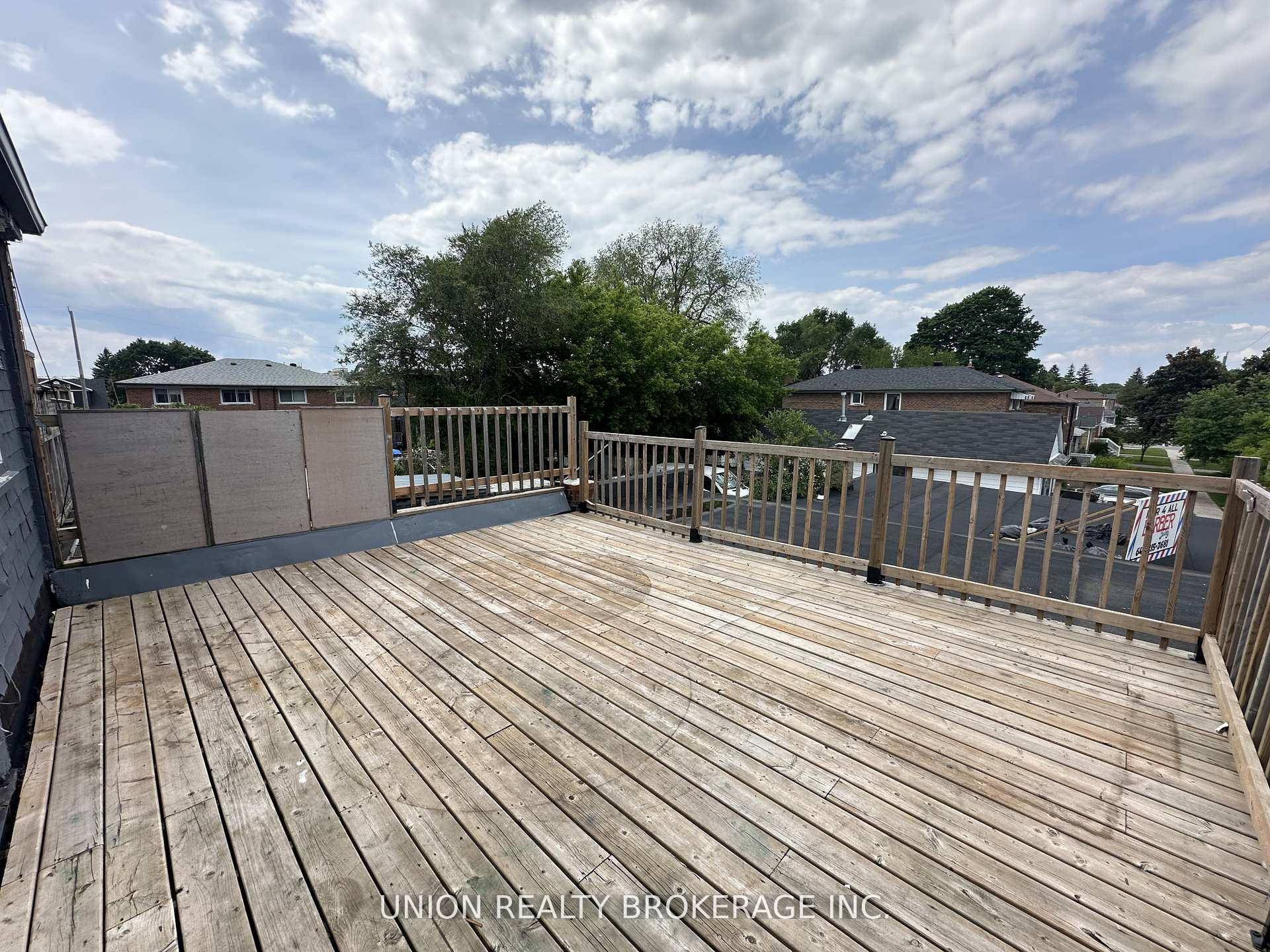 Photo 11 of Unit Upper Unit, 582 Danforth Road, Scarborough, Clairlea-Birchmount — HOMEH
