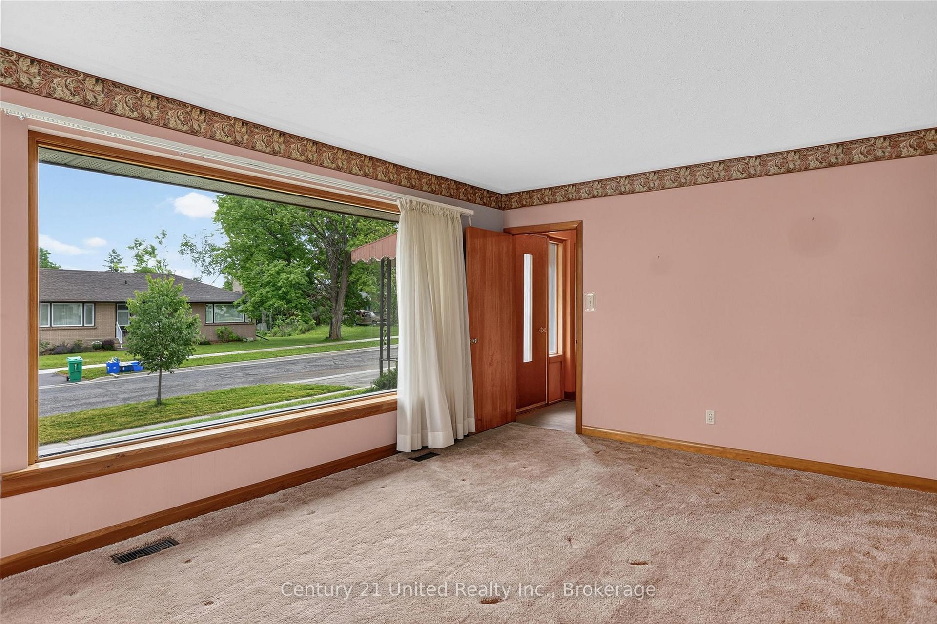 Photo 3 of 1031 Oriole Drive, Peterborough, Northcrest Ward 5 — HOMEH