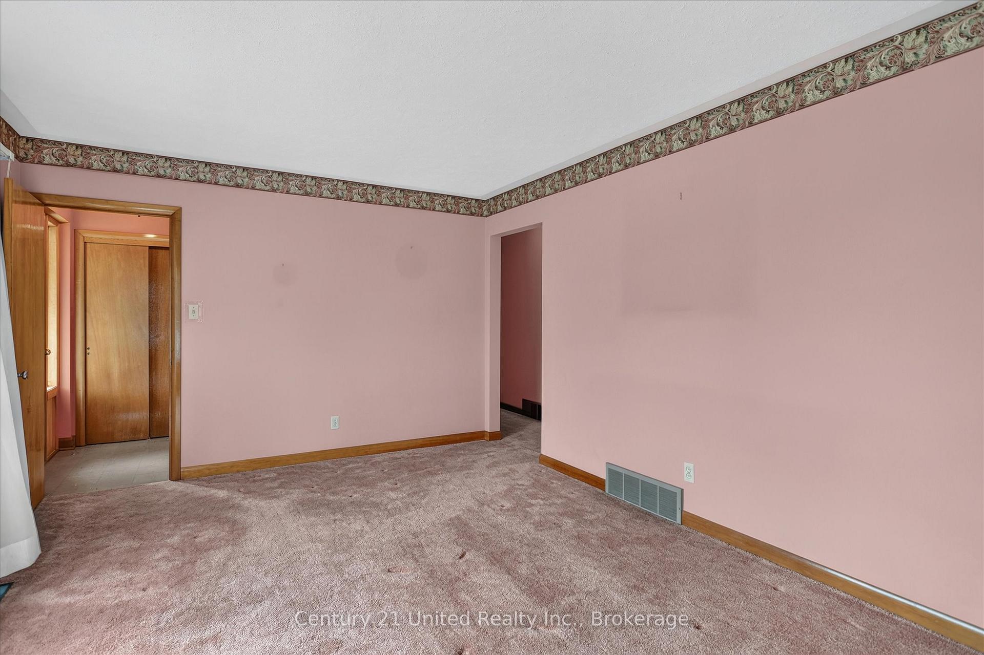 Photo 4 of 1031 Oriole Drive, Peterborough, Northcrest Ward 5 — HOMEH