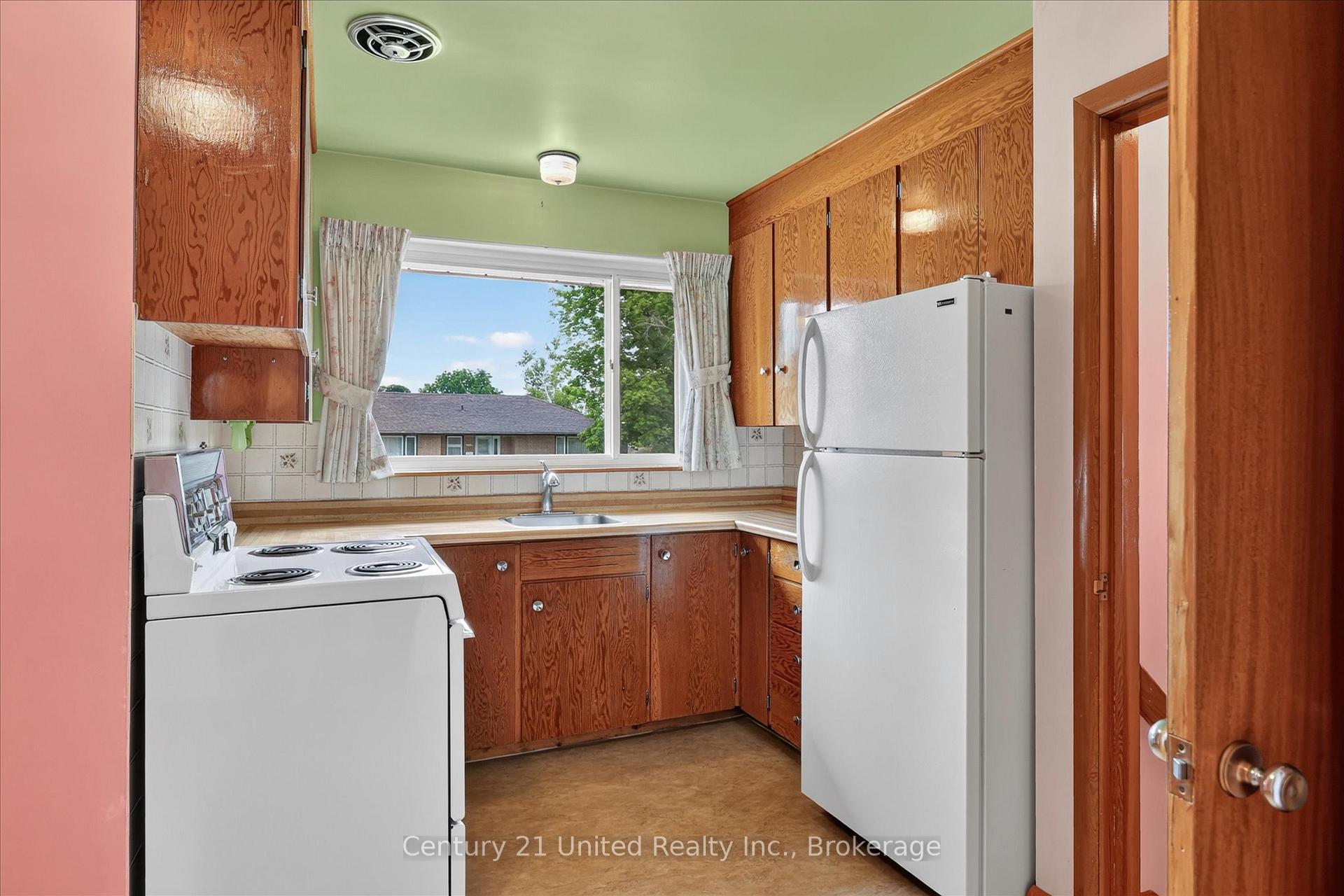 Photo 6 of 1031 Oriole Drive, Peterborough, Northcrest Ward 5 — HOMEH