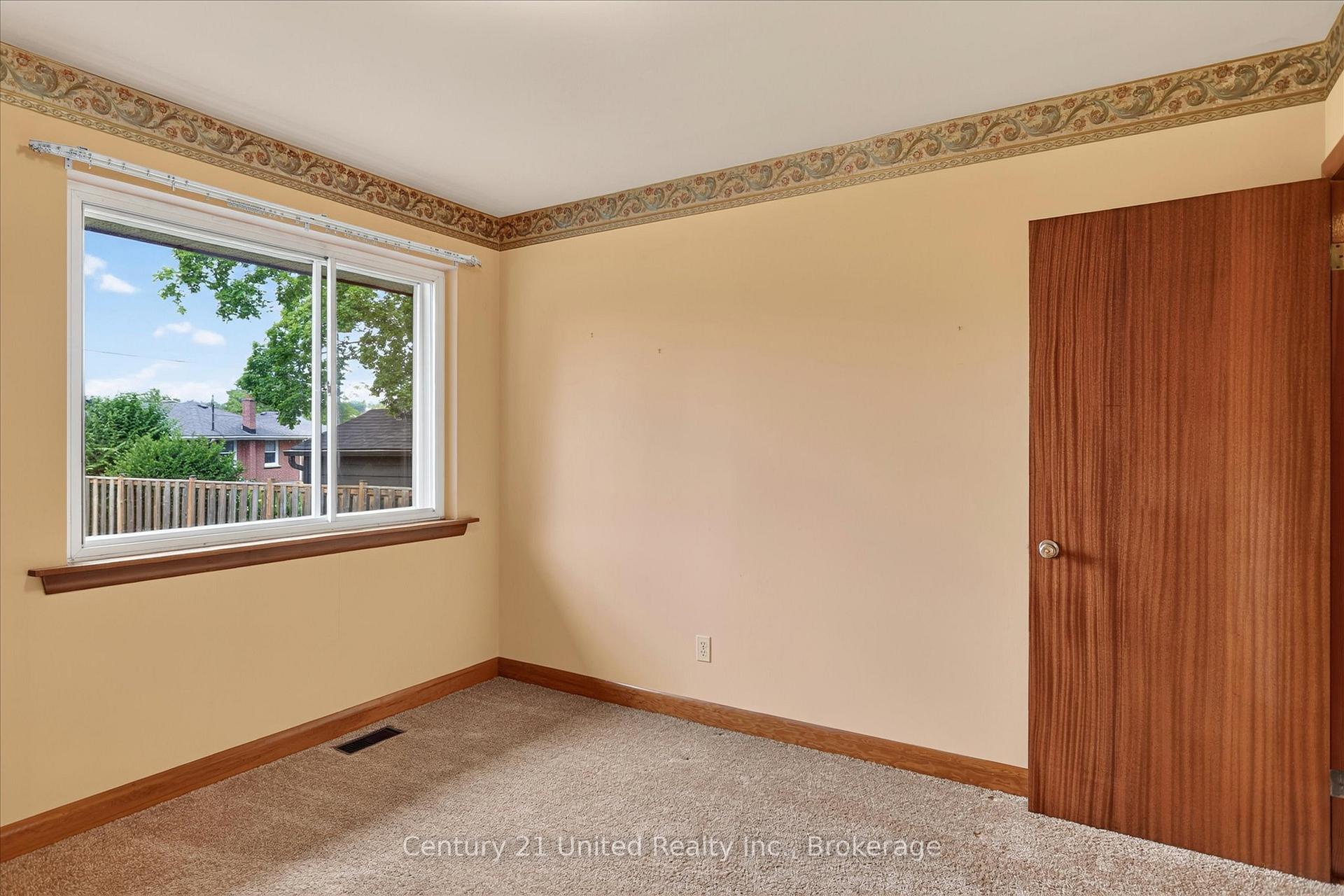 Photo 15 of 1031 Oriole Drive, Peterborough, Northcrest Ward 5 — HOMEH