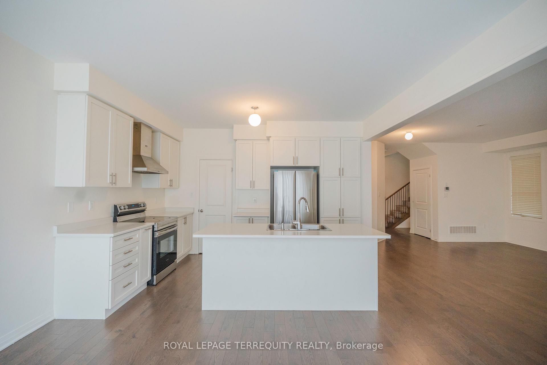 Photo 4 of 27 Clipper Lane, Clarington, Bowmanville — HOMEH