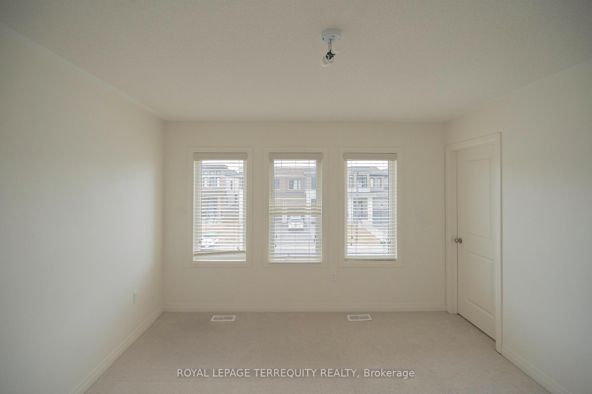 Photo 12 of 27 Clipper Lane, Clarington, Bowmanville — HOMEH
