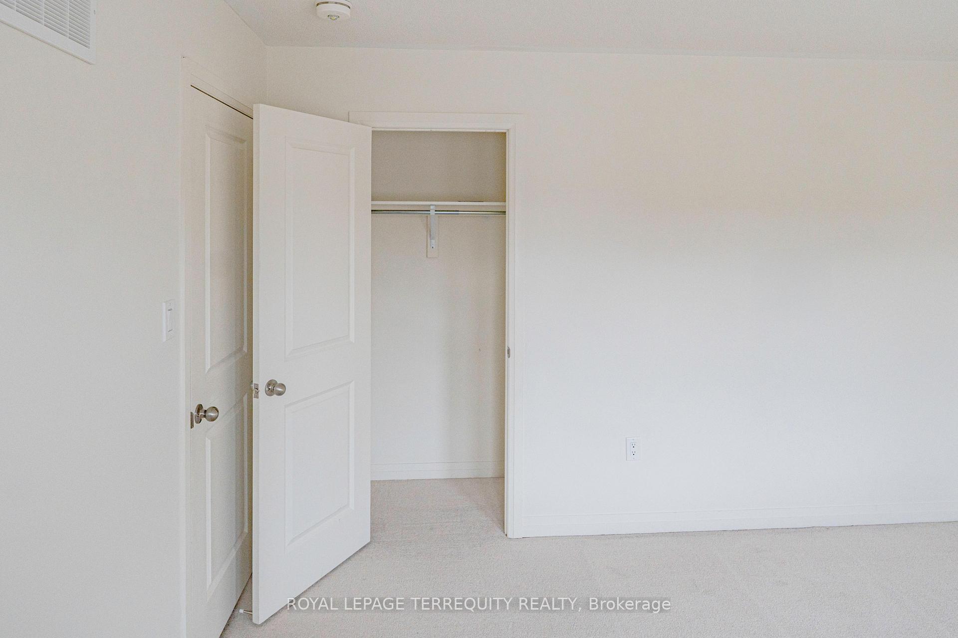 Photo 14 of 27 Clipper Lane, Clarington, Bowmanville — HOMEH