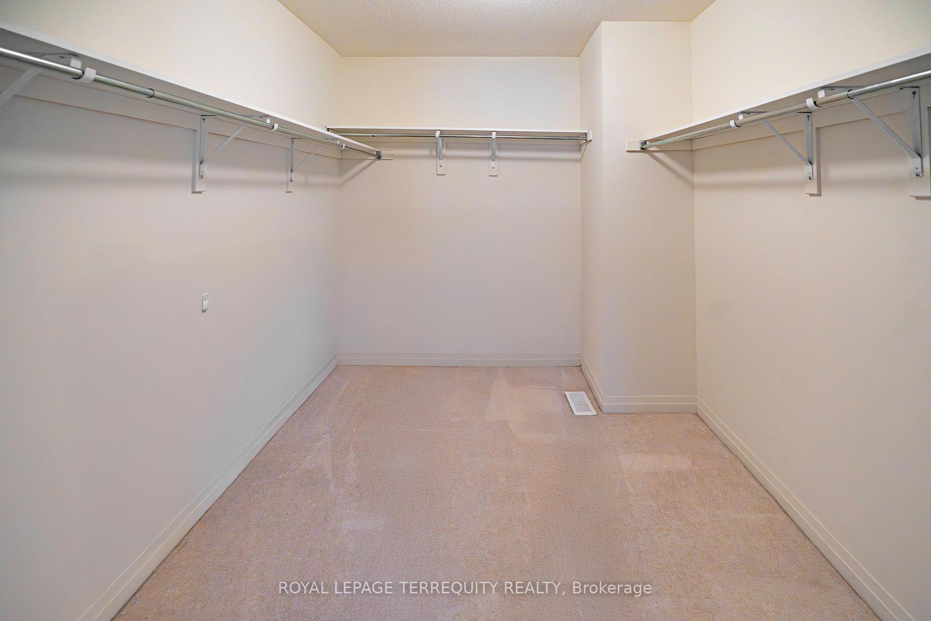 Photo 16 of 27 Clipper Lane, Clarington, Bowmanville — HOMEH