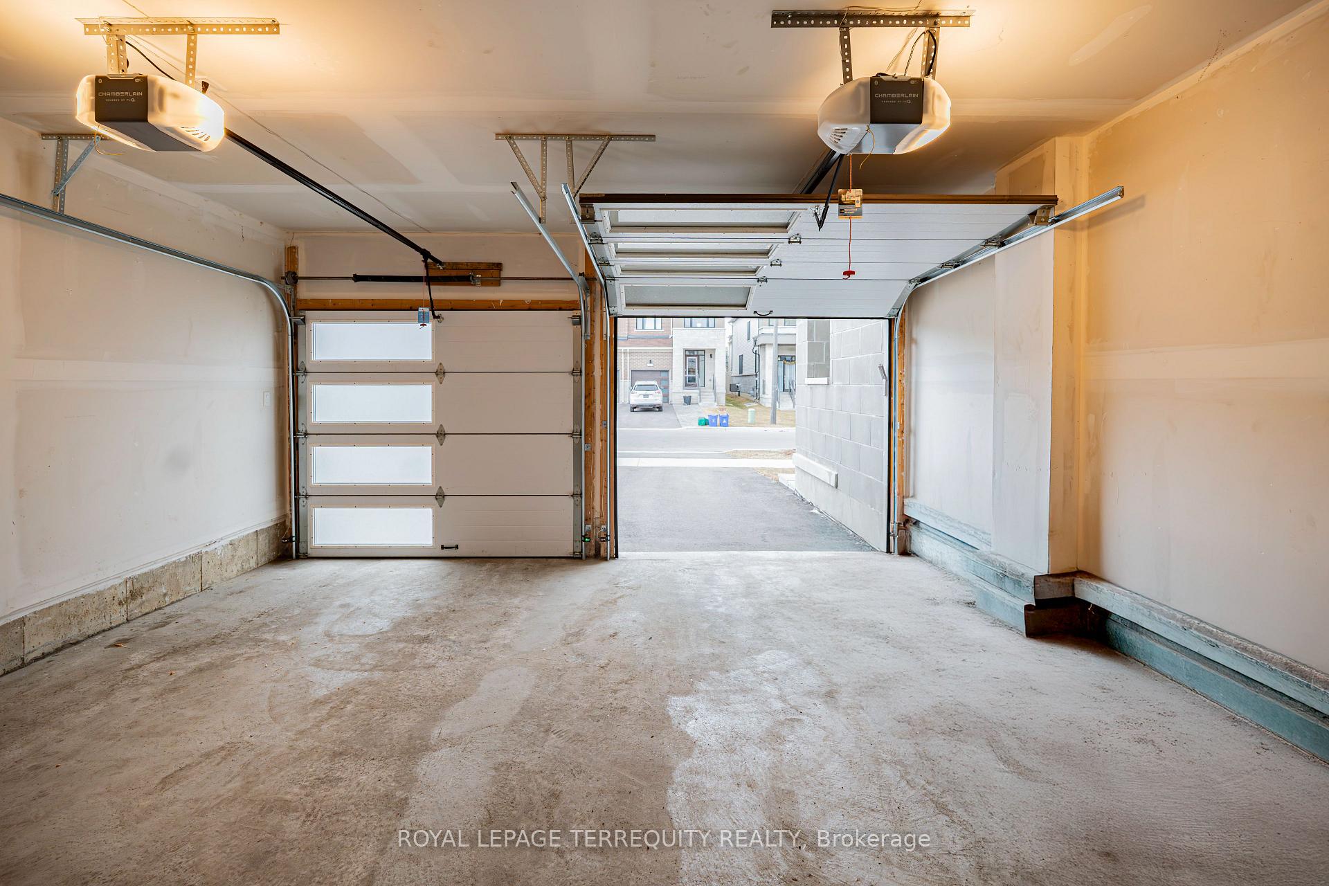 Photo 21 of 27 Clipper Lane, Clarington, Bowmanville — HOMEH