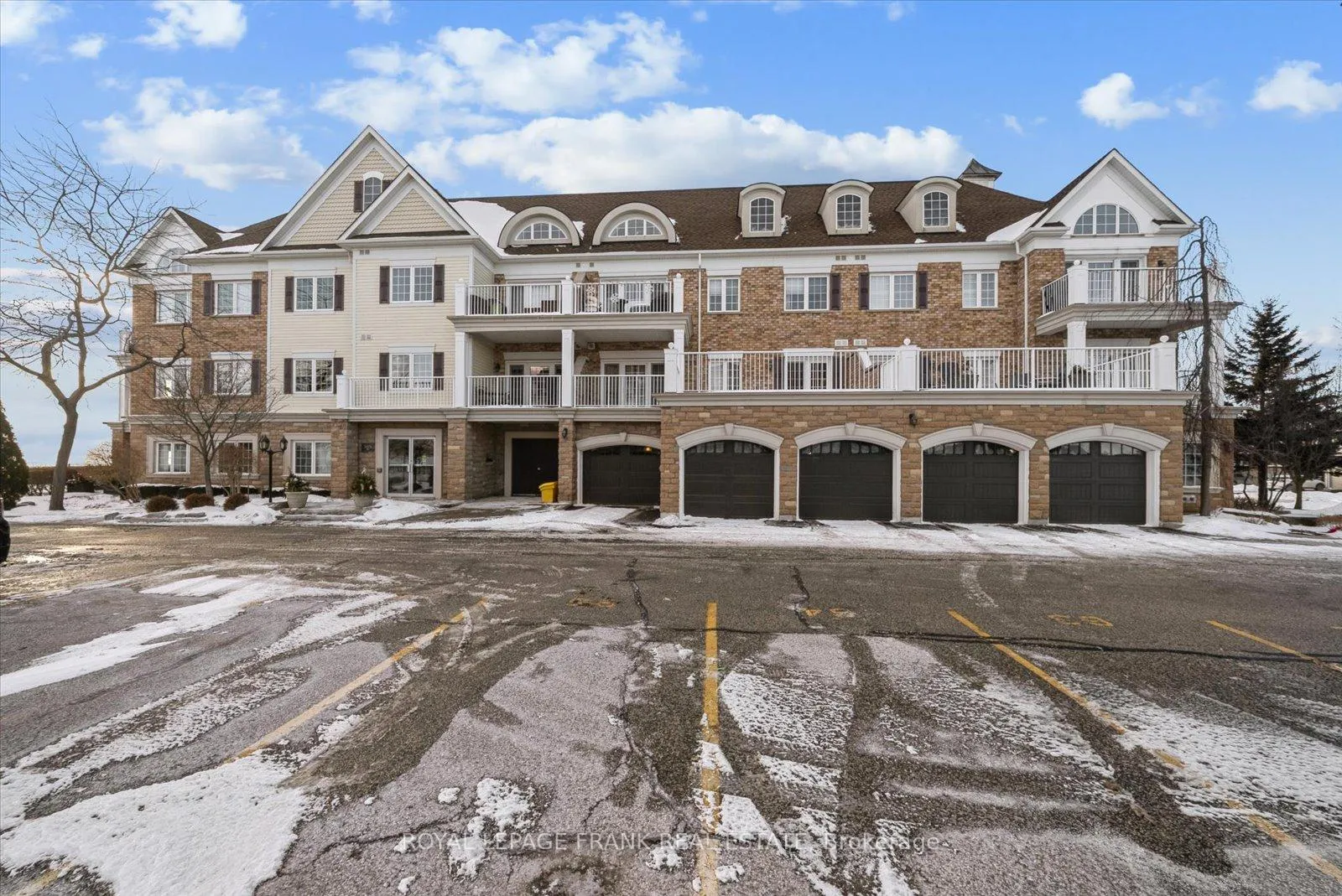 Photo 2 of Unit 204, 385 Lakebreeze Drive, Clarington, Newcastle — HOMEH