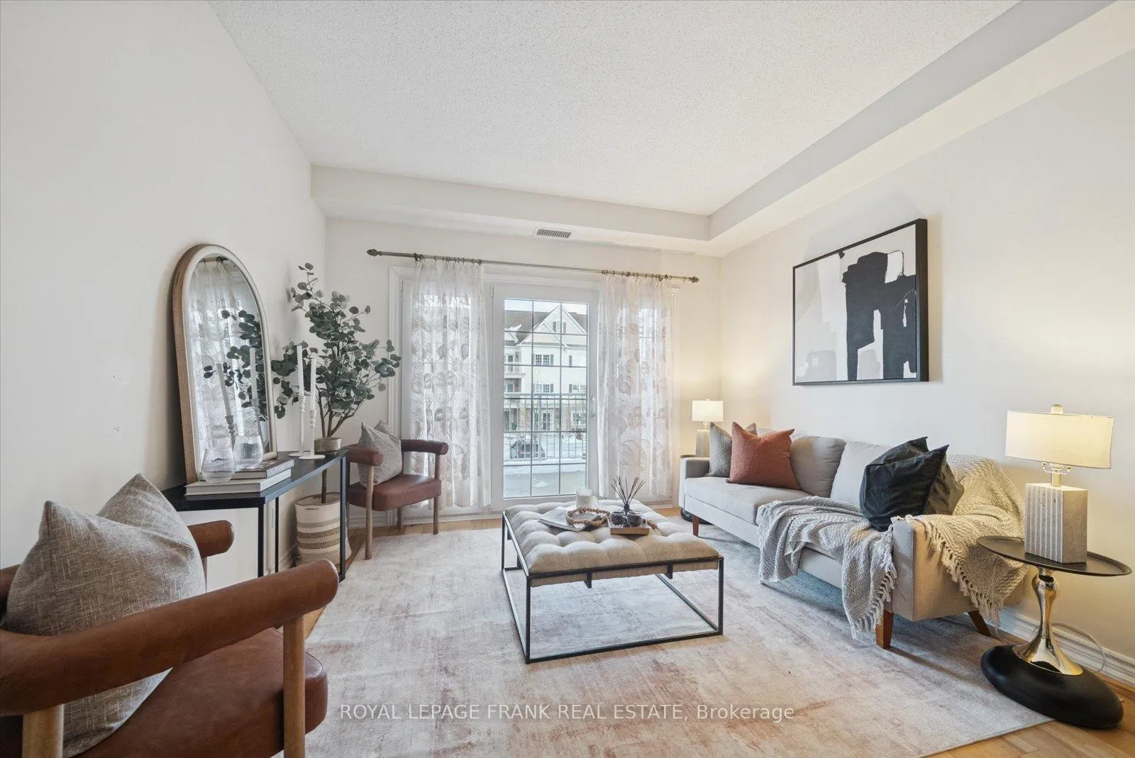 Photo 5 of Unit 204, 385 Lakebreeze Drive, Clarington, Newcastle — HOMEH