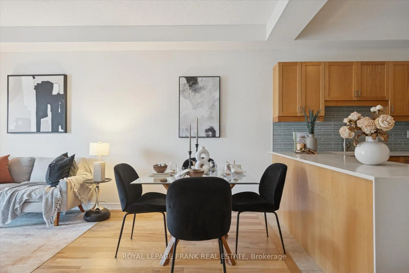 Photo 7 of Unit 204, 385 Lakebreeze Drive, Clarington, Newcastle — HOMEH
