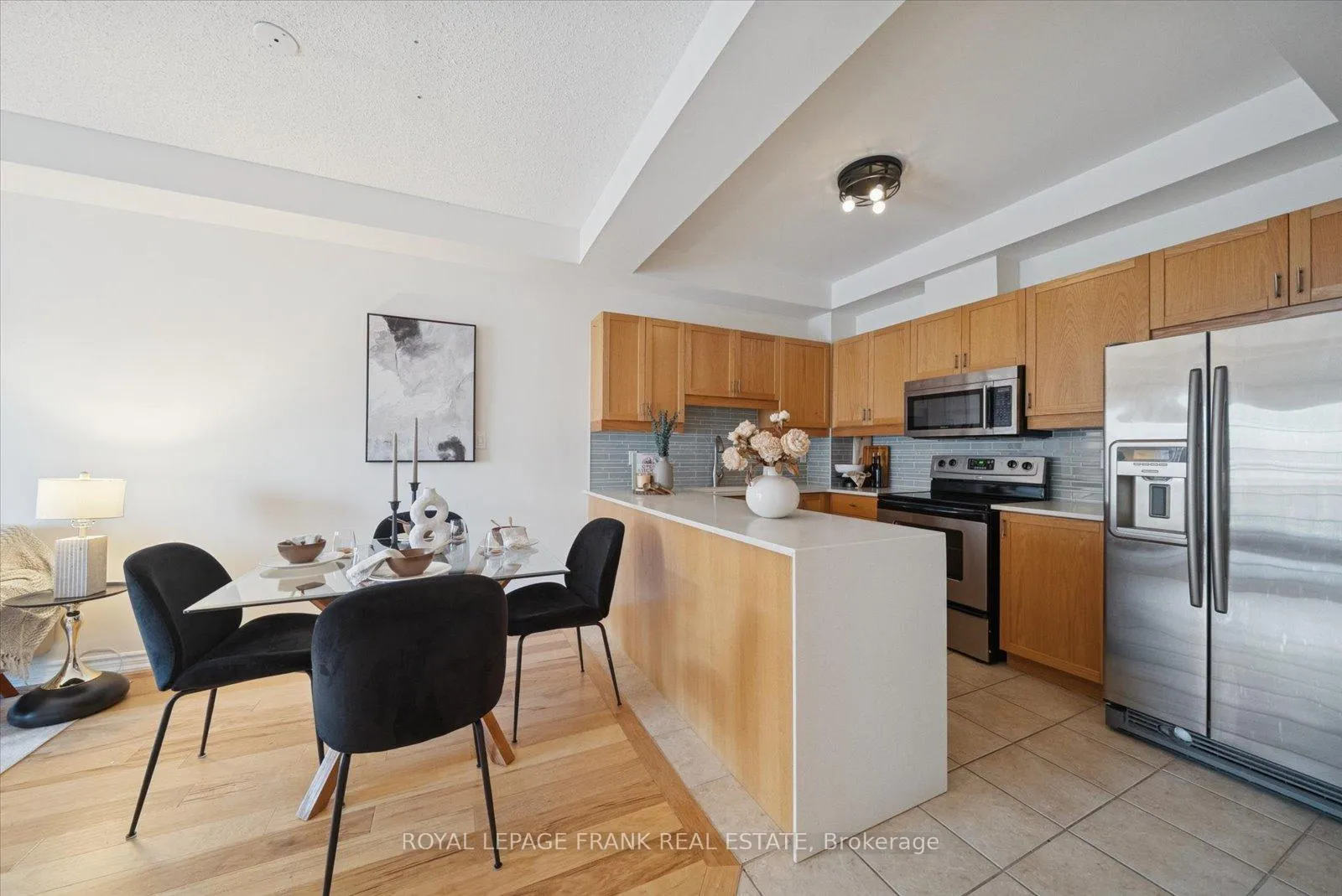 Photo 8 of Unit 204, 385 Lakebreeze Drive, Clarington, Newcastle — HOMEH