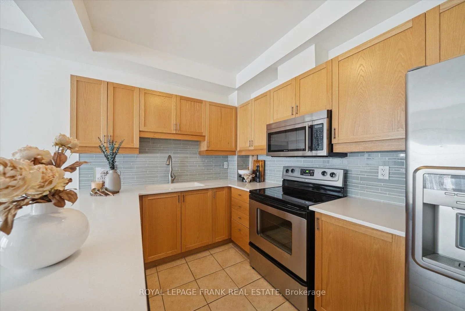 Photo 9 of Unit 204, 385 Lakebreeze Drive, Clarington, Newcastle — HOMEH