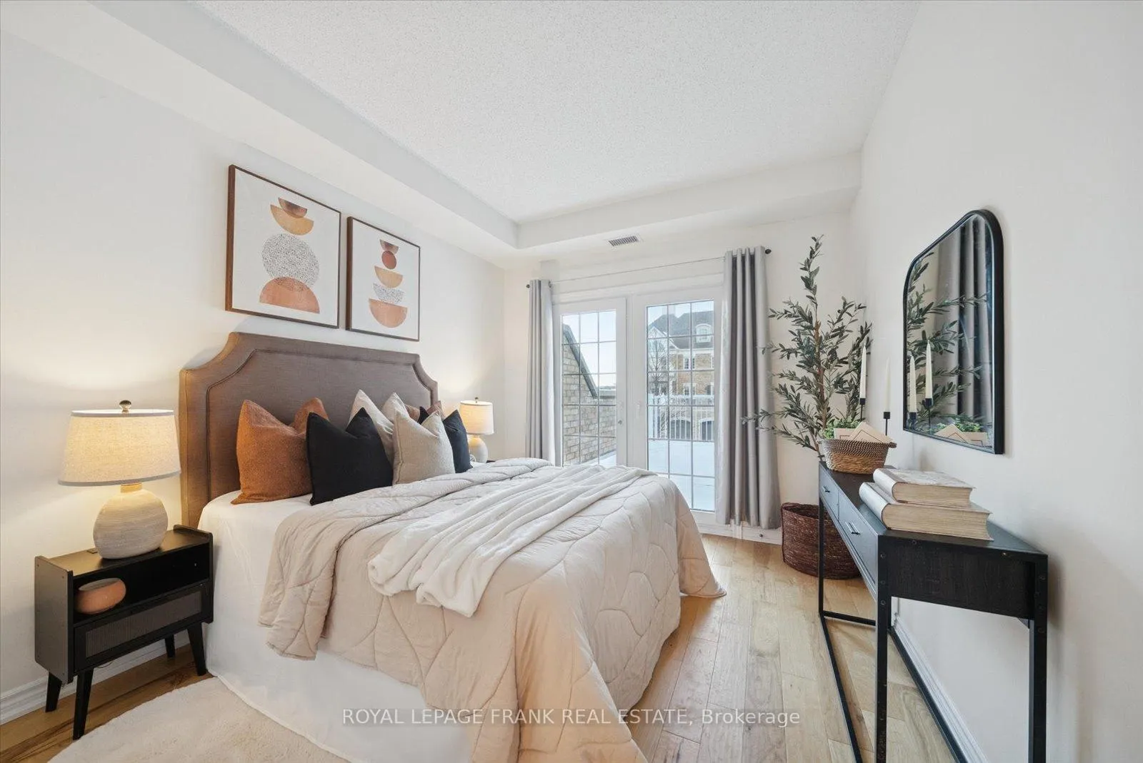 Photo 11 of Unit 204, 385 Lakebreeze Drive, Clarington, Newcastle — HOMEH
