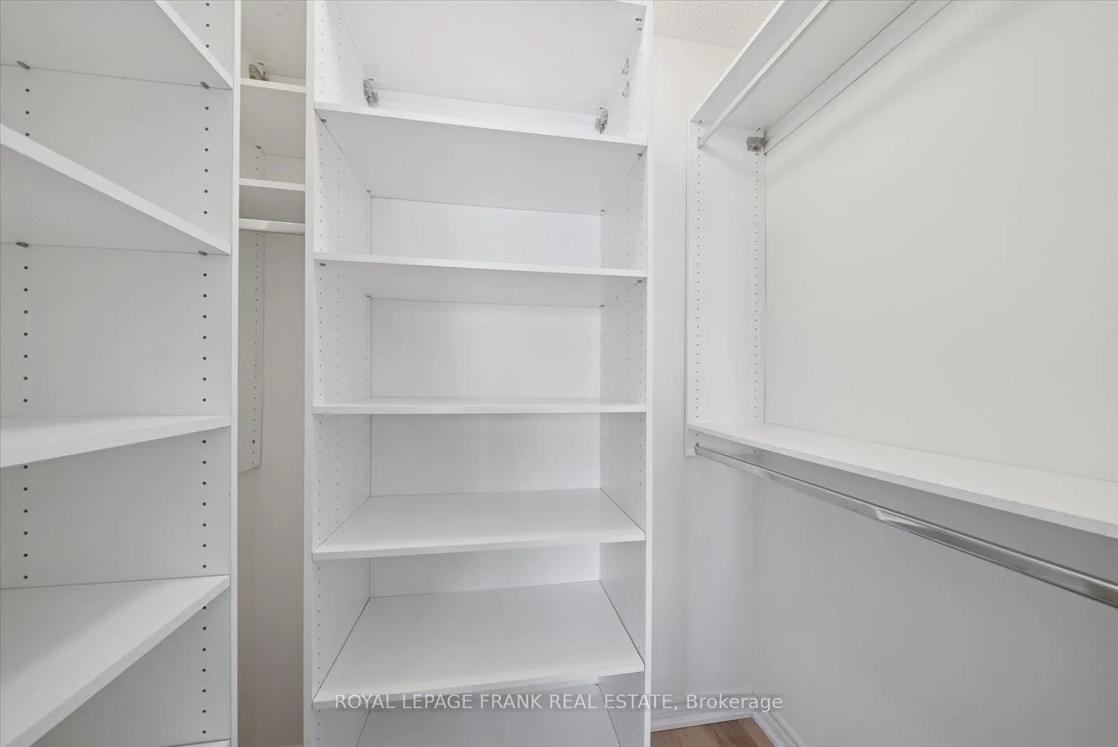 Photo 12 of Unit 204, 385 Lakebreeze Drive, Clarington, Newcastle — HOMEH