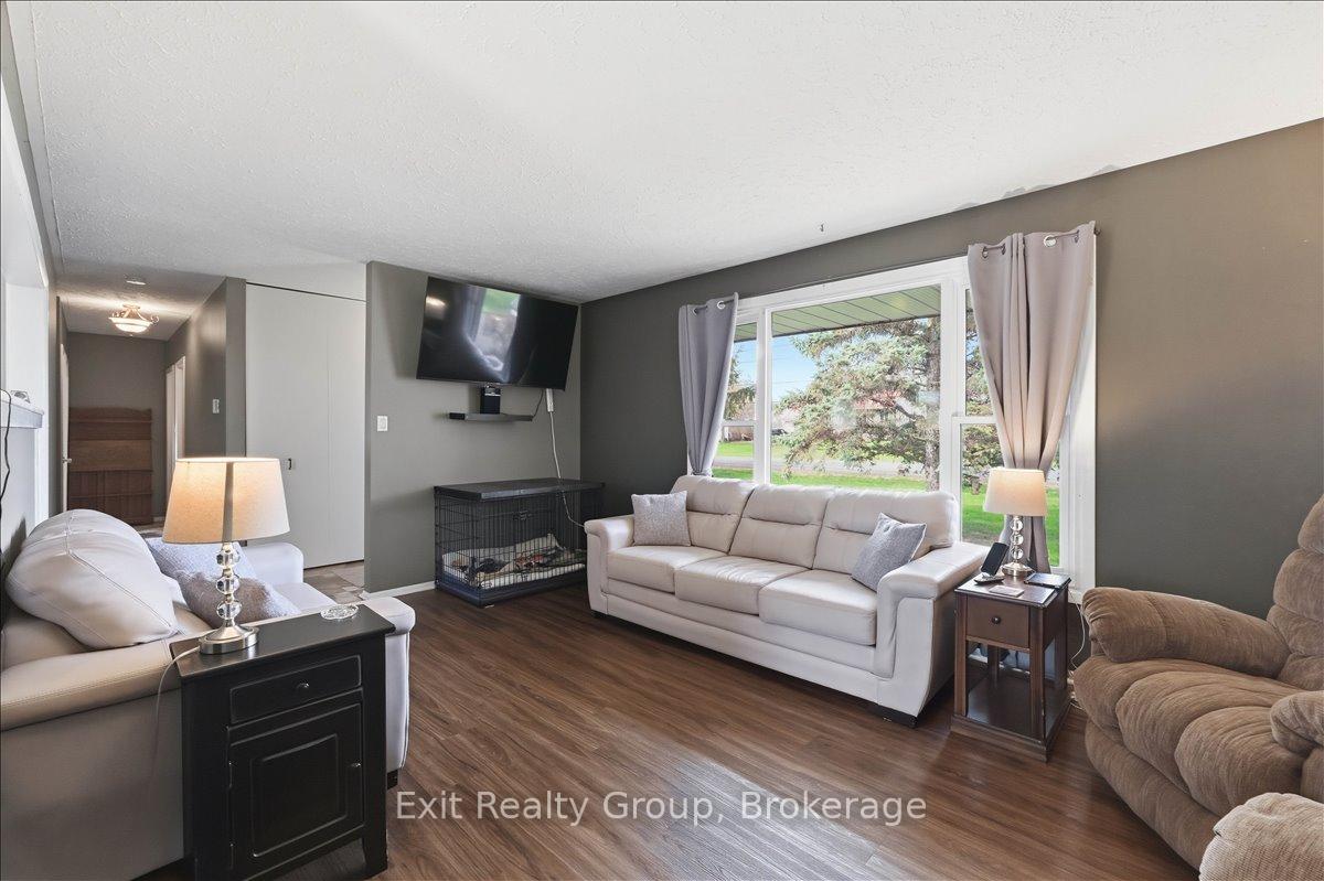 Photo 6 of 196 Elmwood Drive, Belleville, Belleville Ward — HOMEH
