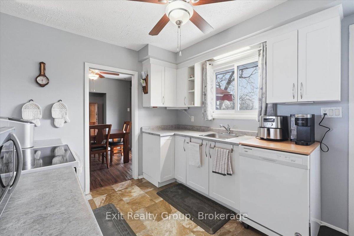 Photo 10 of 196 Elmwood Drive, Belleville, Belleville Ward — HOMEH