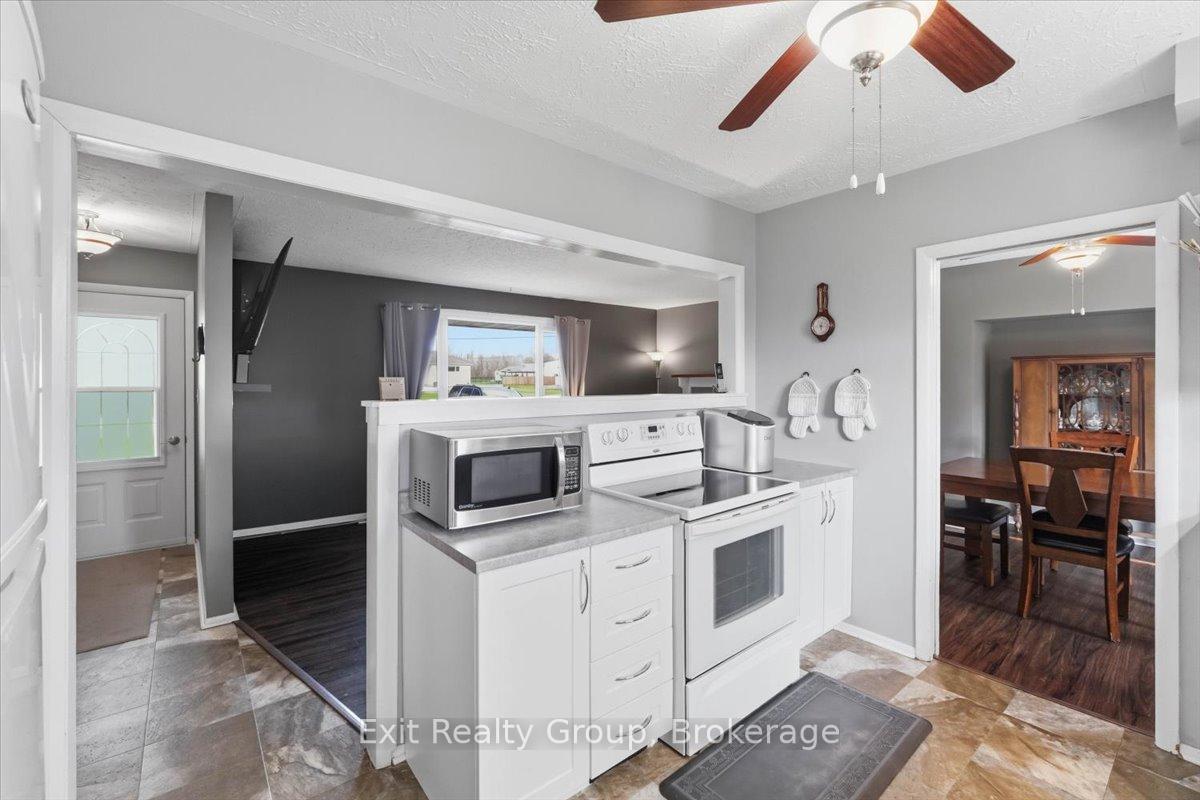 Photo 12 of 196 Elmwood Drive, Belleville, Belleville Ward — HOMEH