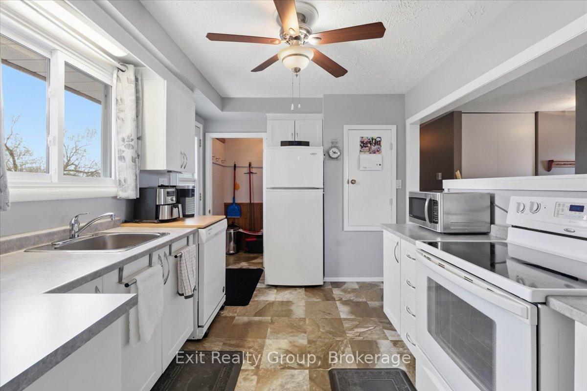 Photo 13 of 196 Elmwood Drive, Belleville, Belleville Ward — HOMEH