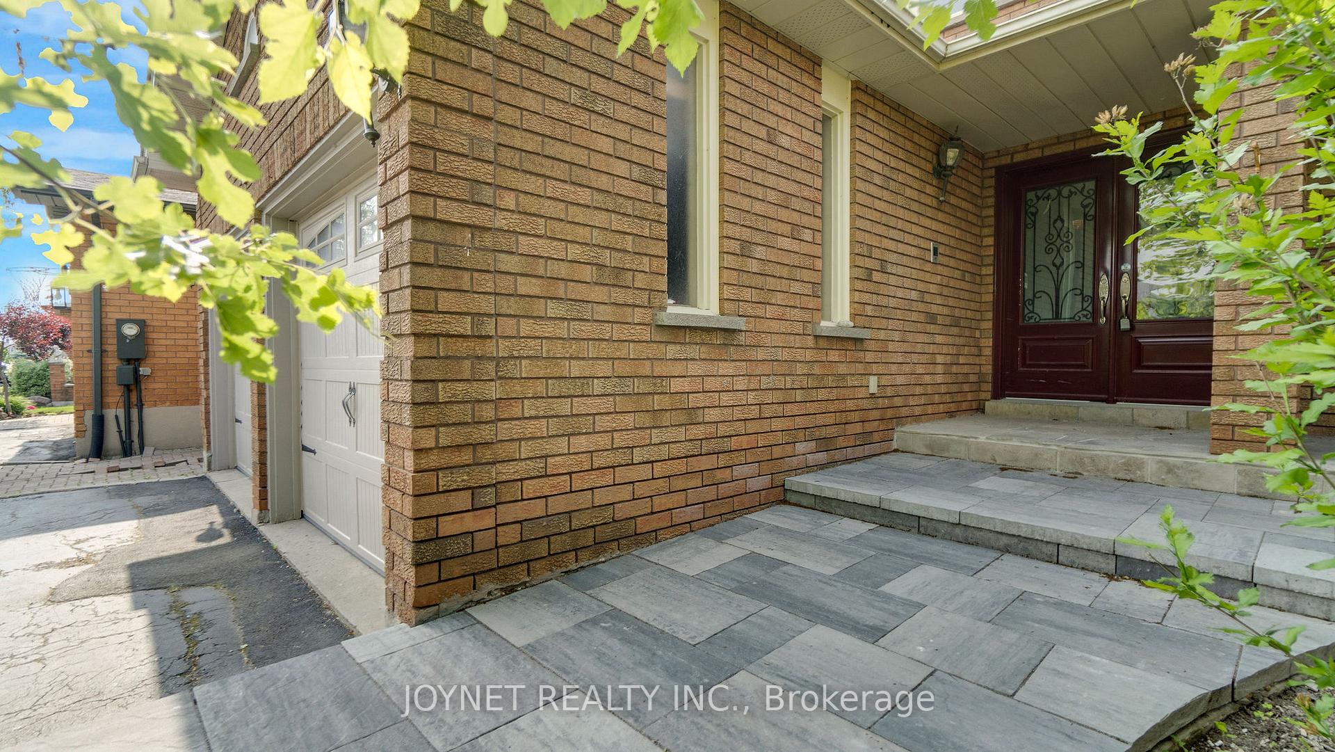 Photo 3 of 43 Castlehill Road, Vaughan, Maple — HOMEH