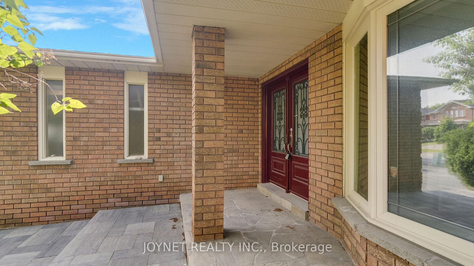 Photo 4 of 43 Castlehill Road, Vaughan, Maple — HOMEH