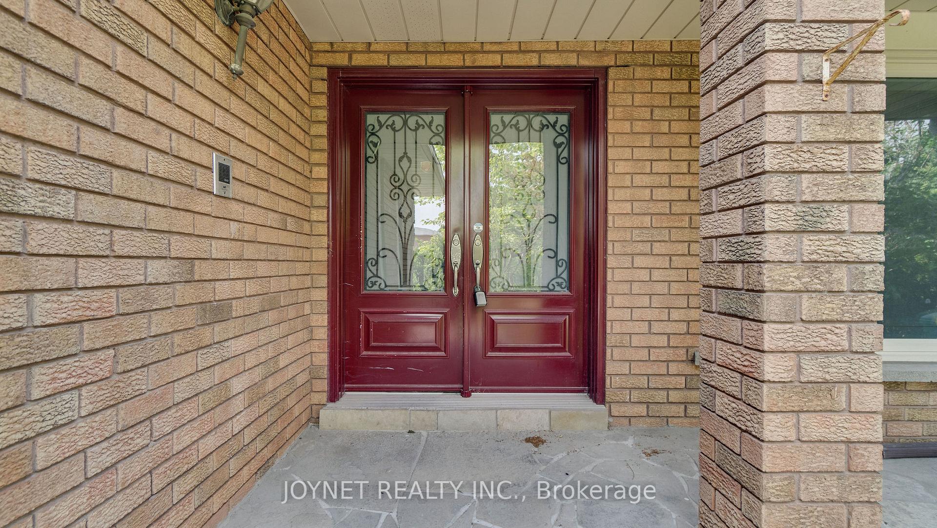 Photo 5 of 43 Castlehill Road, Vaughan, Maple — HOMEH
