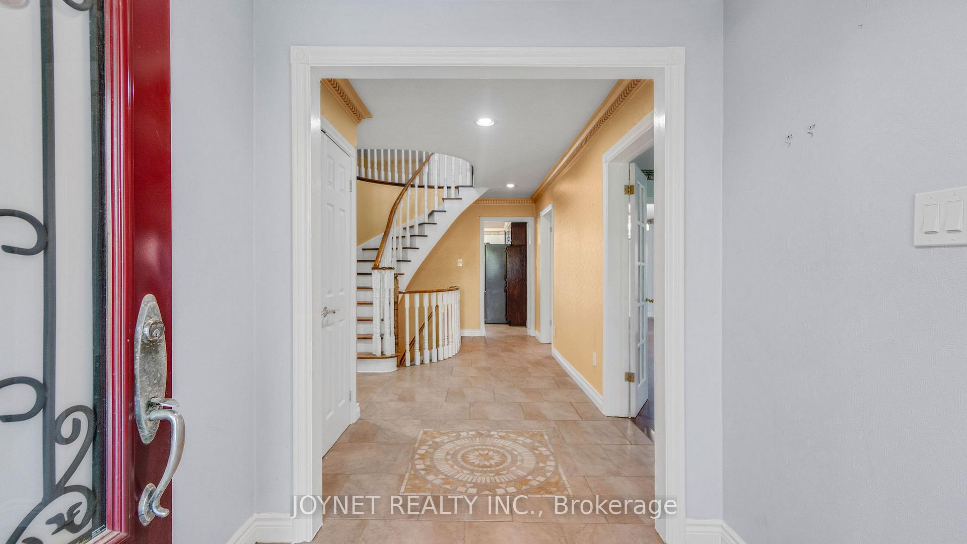 Photo 6 of 43 Castlehill Road, Vaughan, Maple — HOMEH