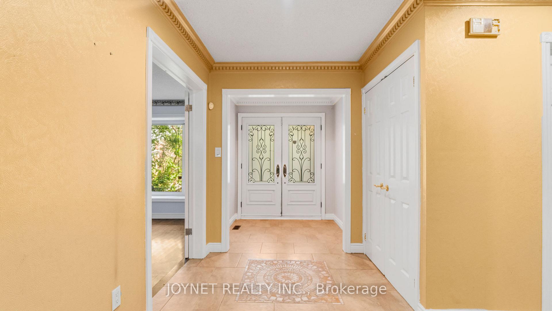 Photo 7 of 43 Castlehill Road, Vaughan, Maple — HOMEH