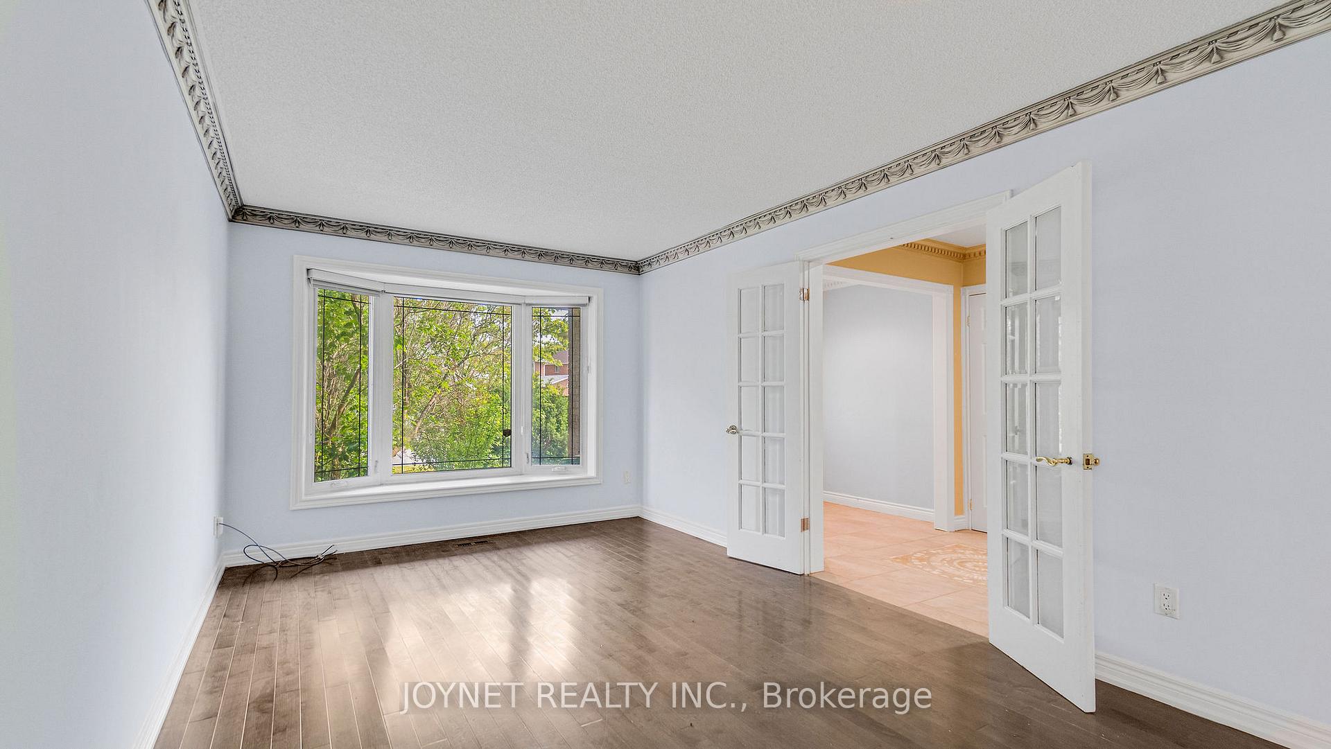 Photo 9 of 43 Castlehill Road, Vaughan, Maple — HOMEH