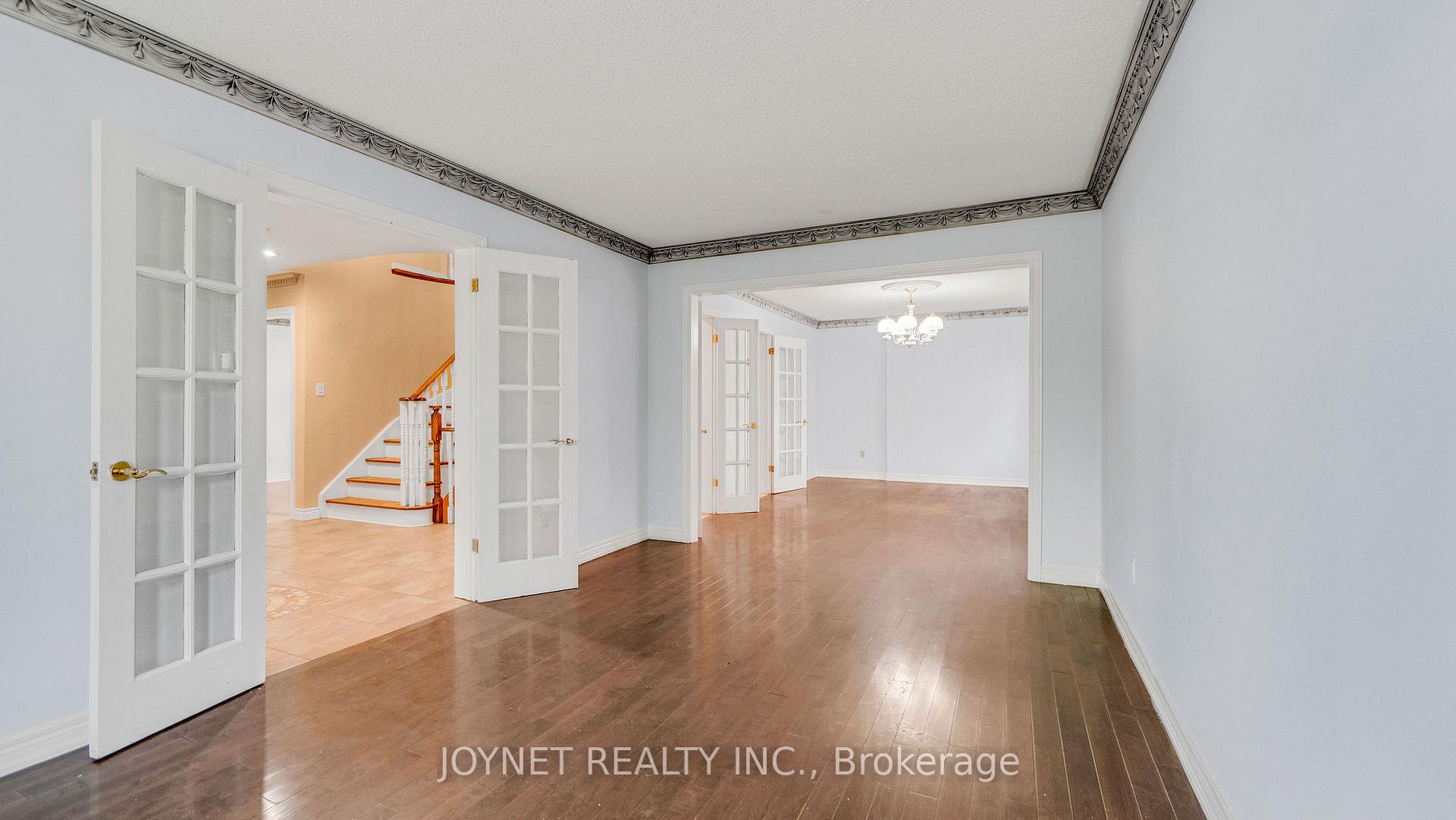 Photo 10 of 43 Castlehill Road, Vaughan, Maple — HOMEH
