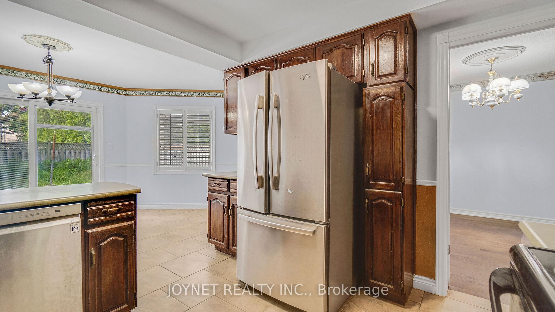 Photo 14 of 43 Castlehill Road, Vaughan, Maple — HOMEH